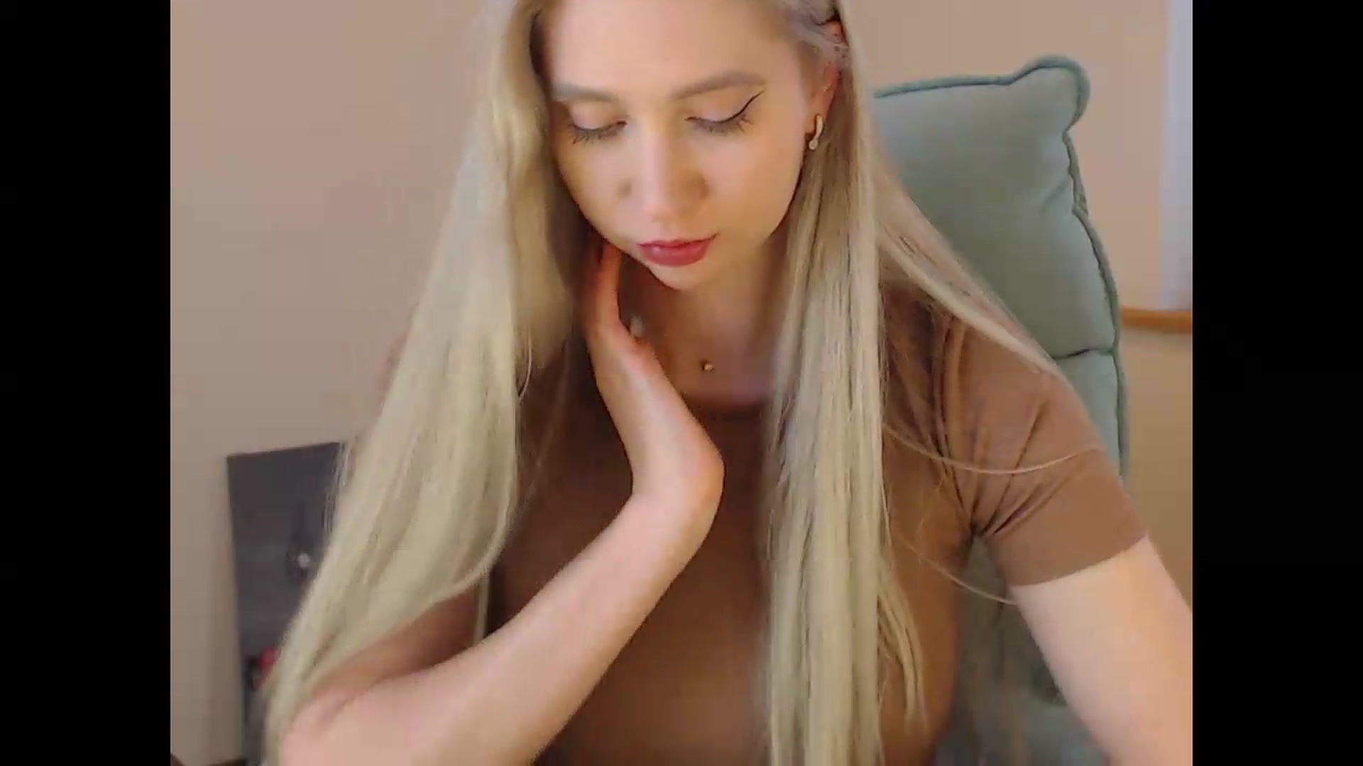 Gallery image thumbnail from Miss_Sylvia's myfreecams stream on, 06/20/2026, 19:33 image 3 of 20