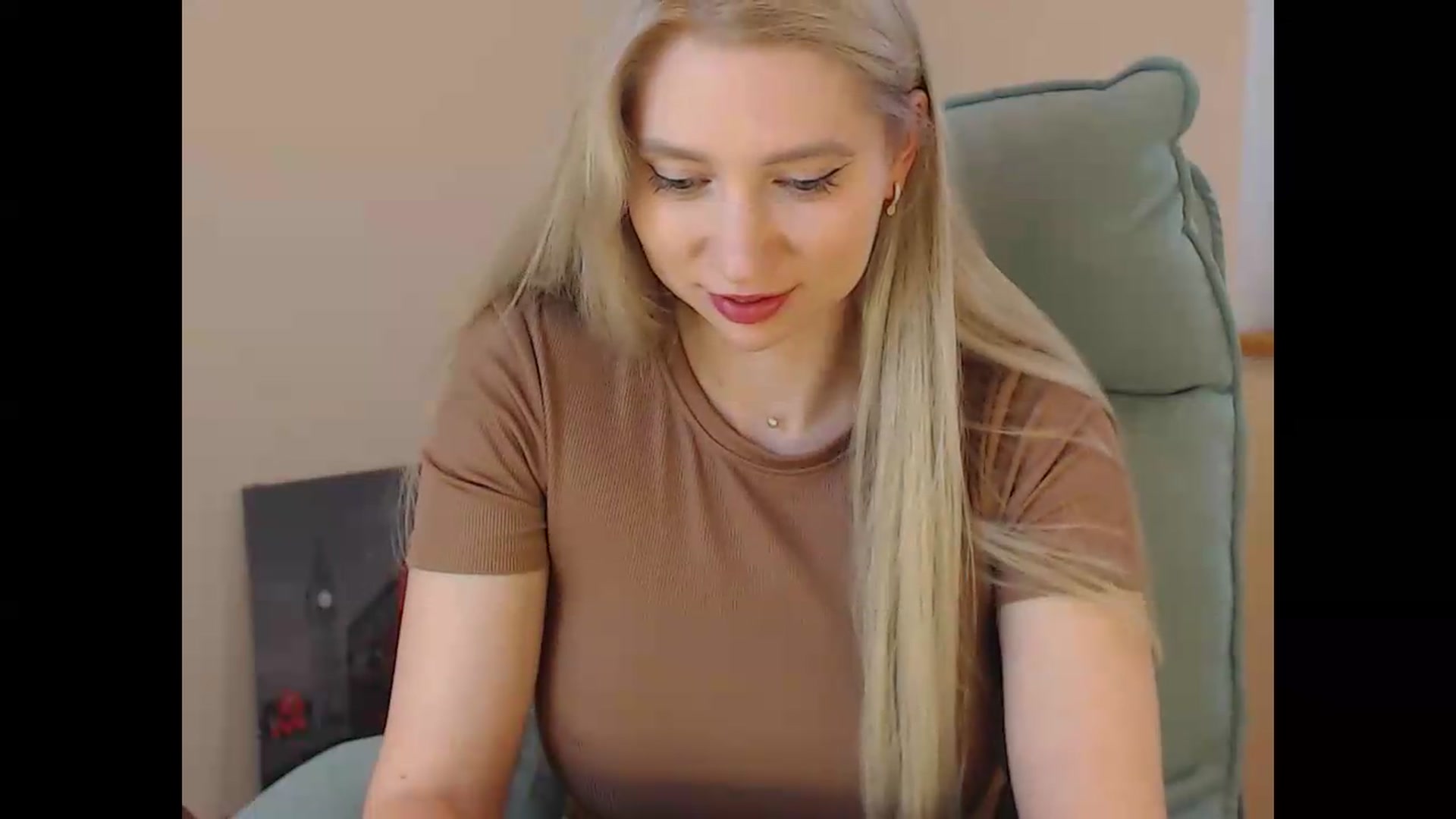 Gallery image thumbnail from Miss_Sylvia's myfreecams stream on, 06/20/2026, 19:33 image 2 of 20