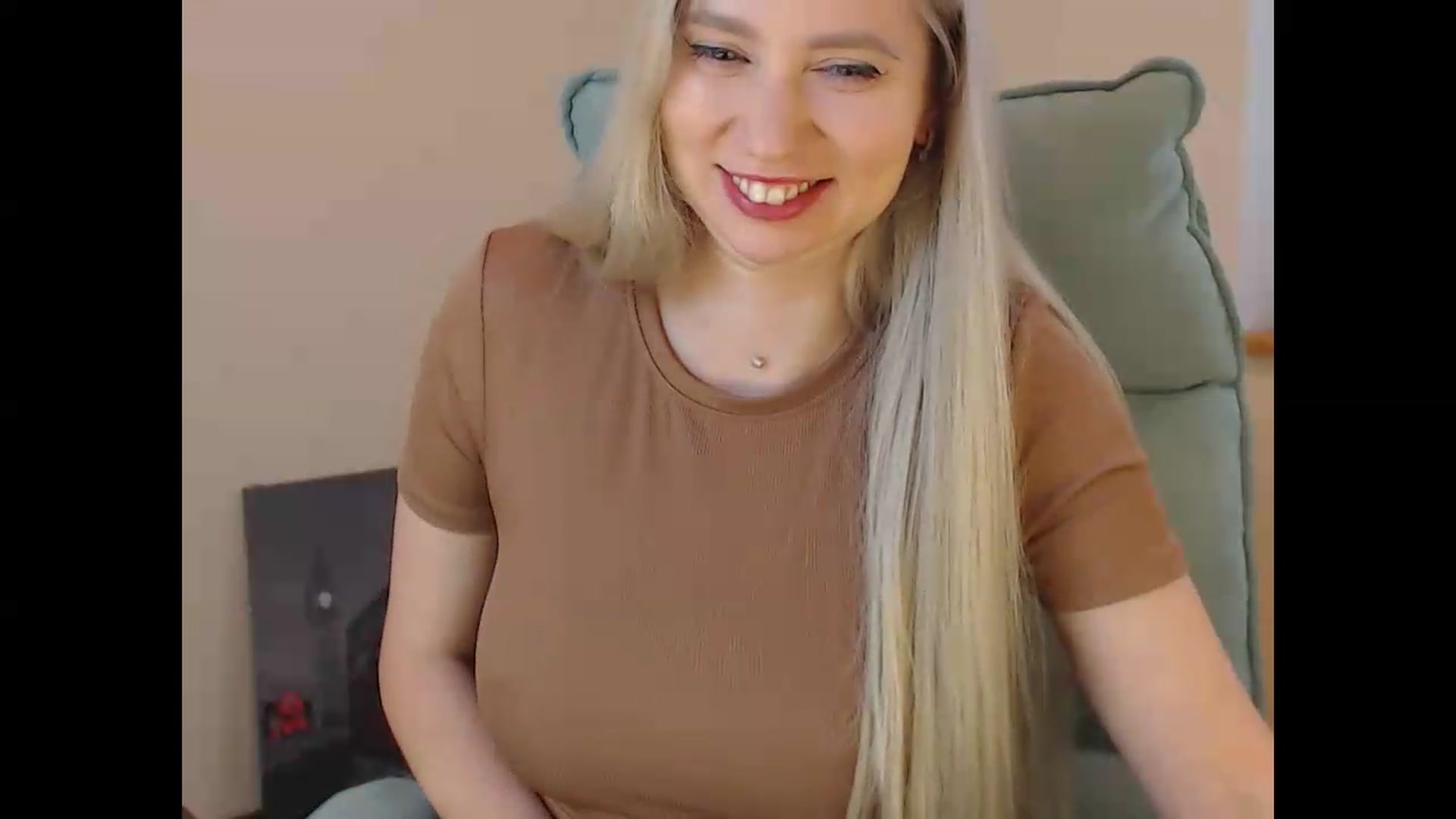 Gallery image thumbnail from Miss_Sylvia's myfreecams stream on, 06/20/2026, 19:33 image 11 of 20