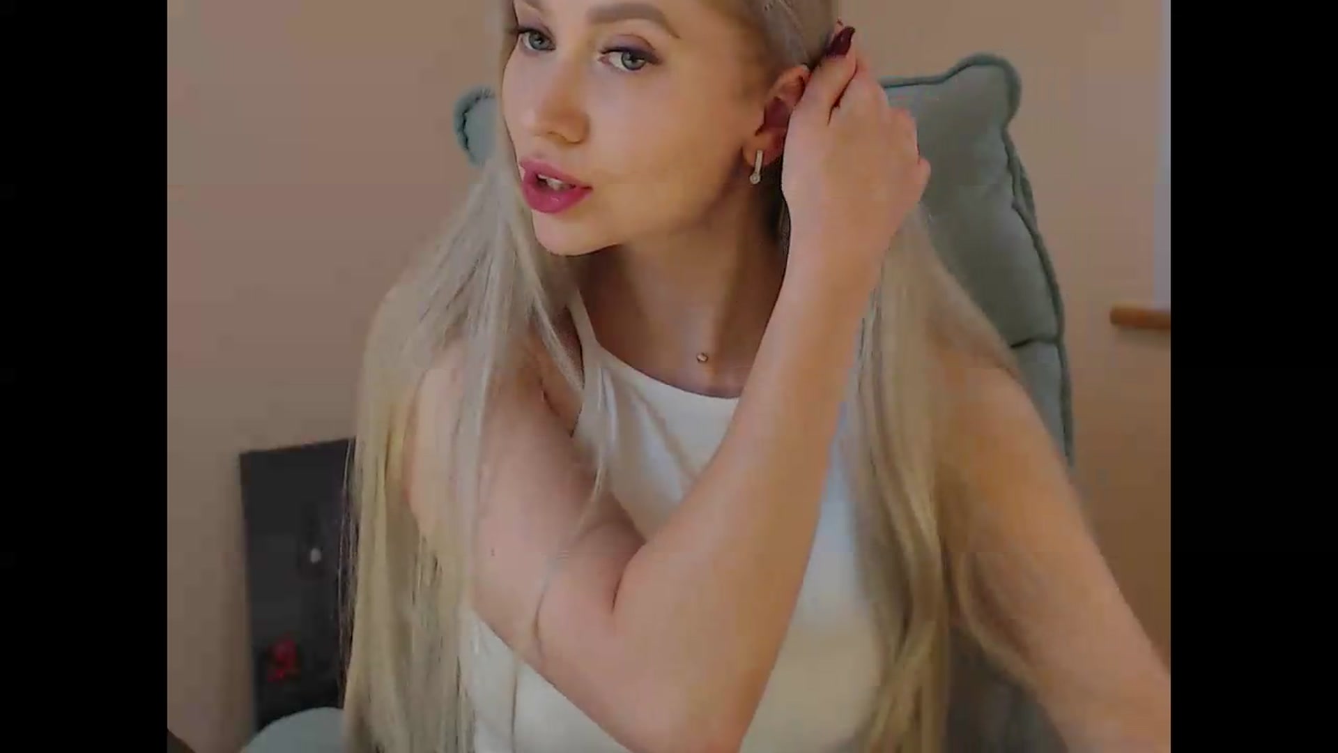 Gallery image thumbnail from Miss_Sylvia's myfreecams stream on, 06/21/2026, 17:15 image 5 of 20