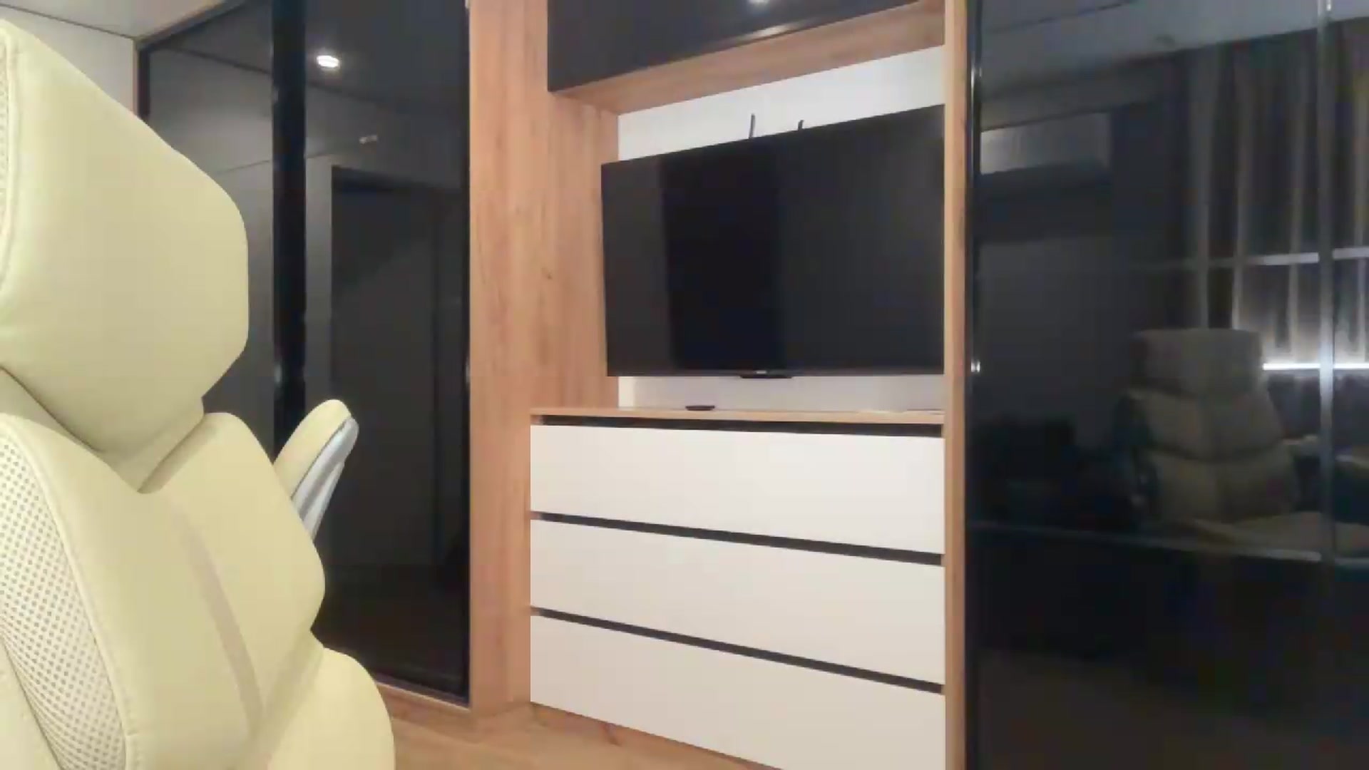 Gallery image thumbnail from Miss_Sylvia's myfreecams stream on, 07/03/2026, 22:33 image 11 of 20