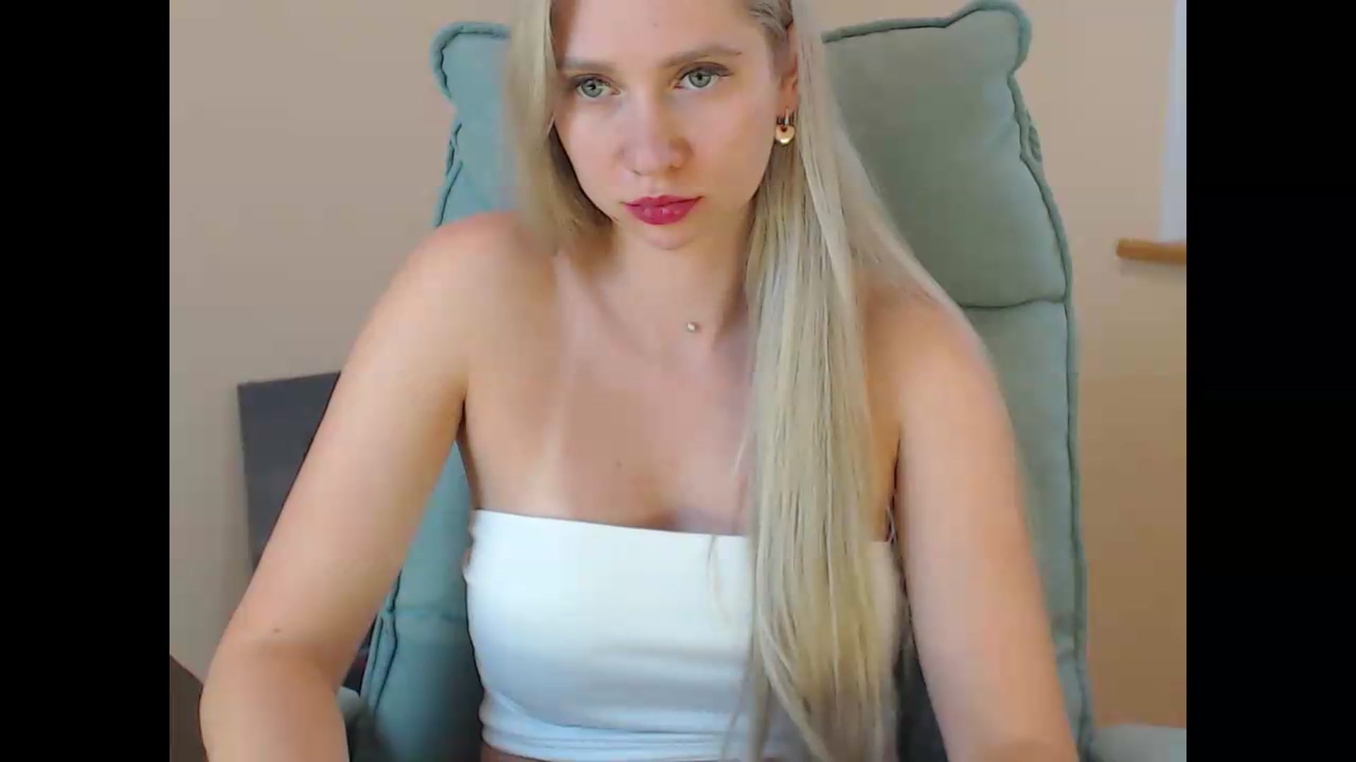 Gallery image thumbnail from Miss_Sylvia's myfreecams stream on, 07/05/2026, 20:28 image 12 of 20