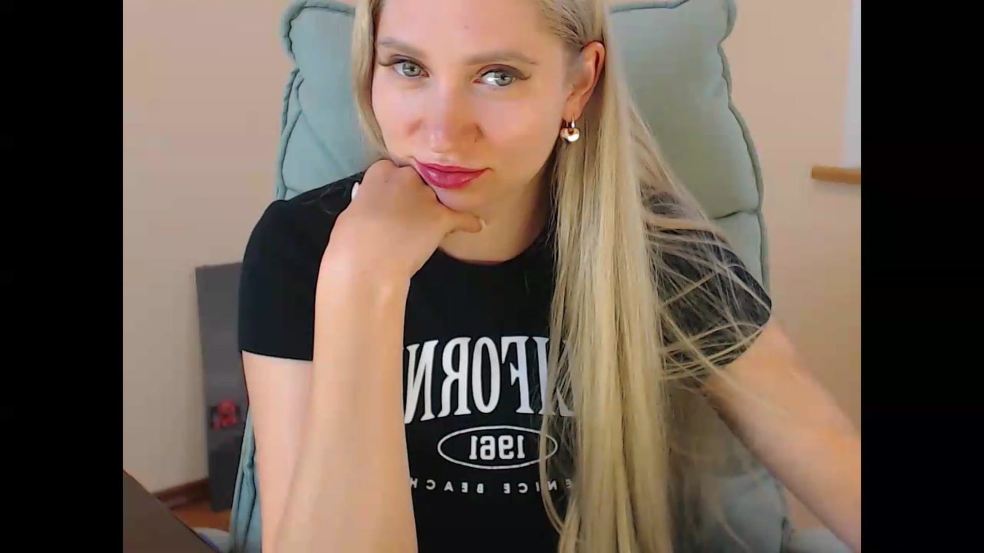 Gallery image thumbnail from Miss_Sylvia's myfreecams stream on, 07/06/2026, 18:51 image 17 of 20
