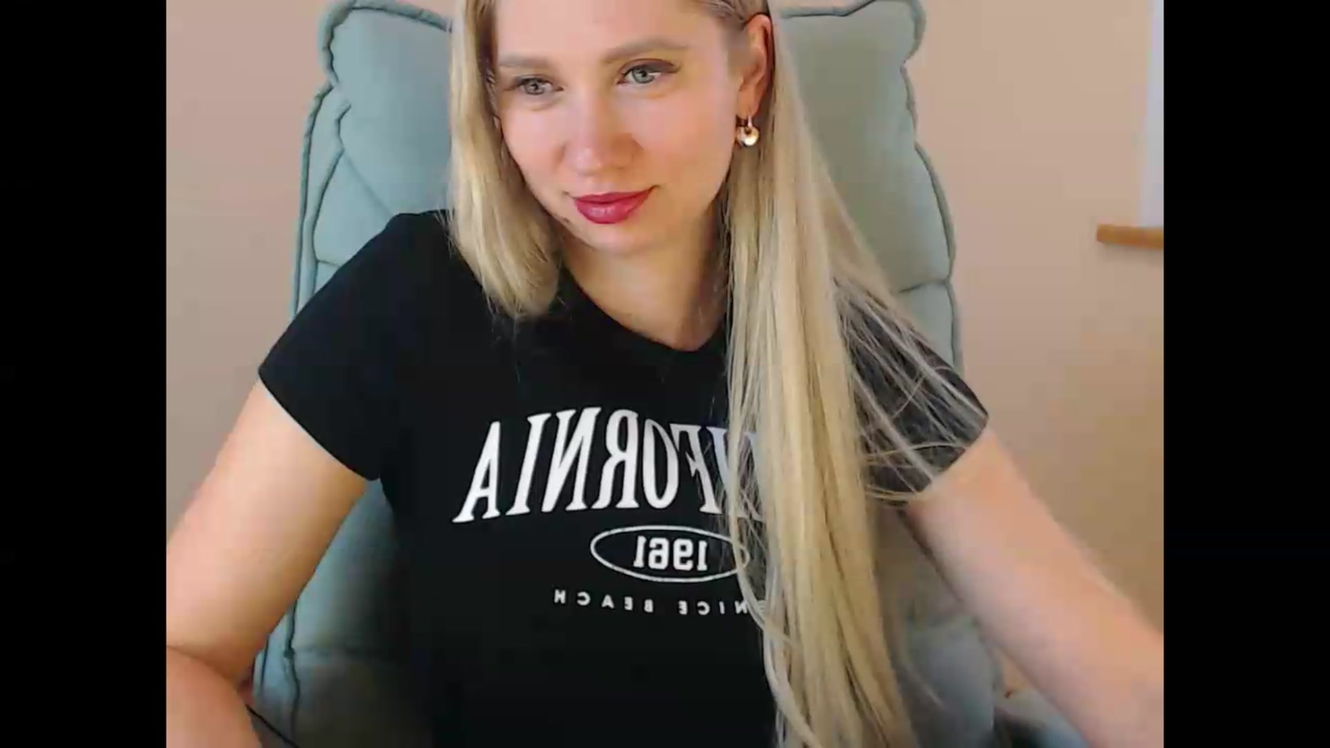 Gallery image thumbnail from Miss_Sylvia's myfreecams stream on, 07/06/2026, 18:51 image 18 of 20