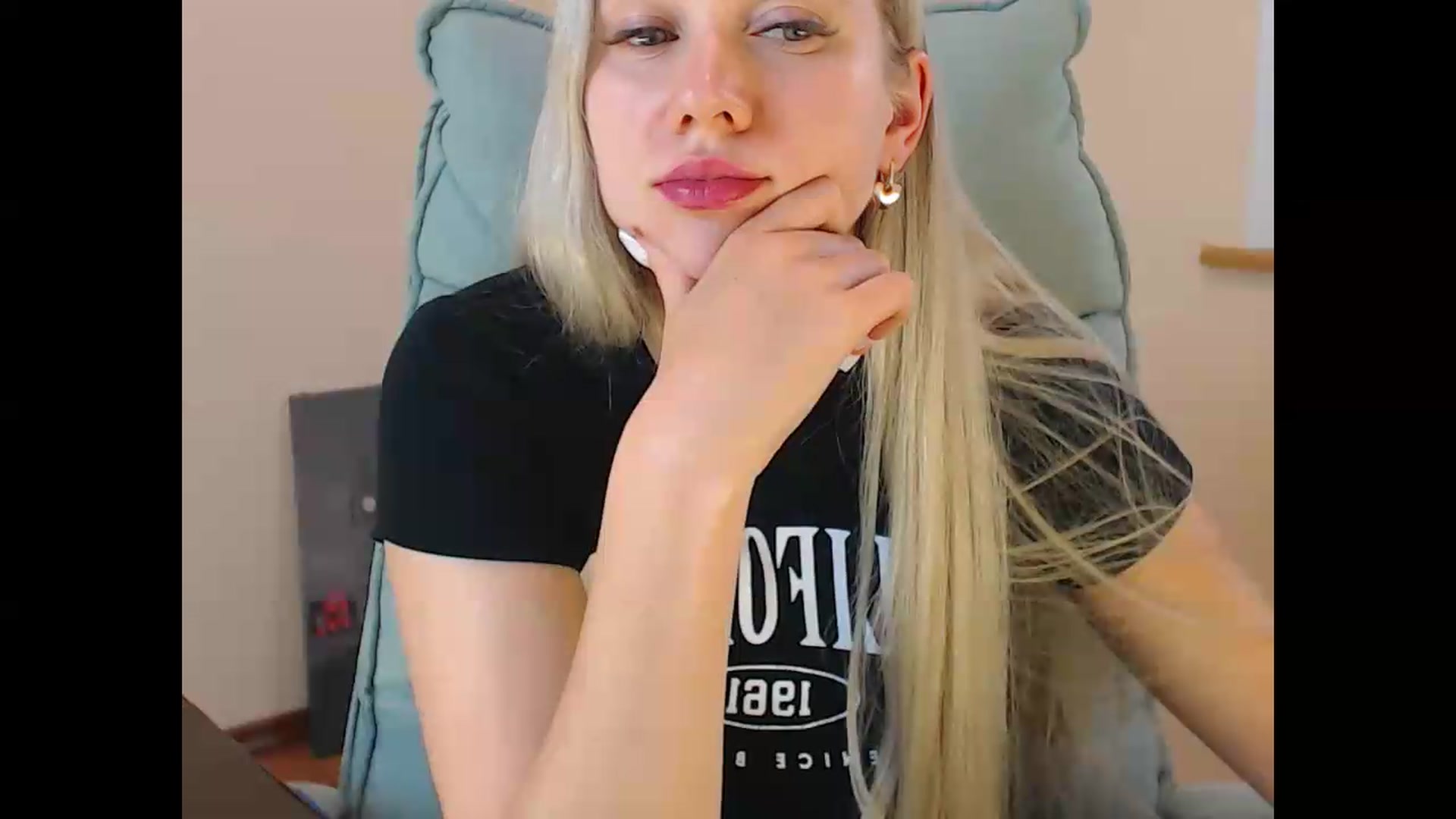 Gallery image thumbnail from Miss_Sylvia's myfreecams stream on, 07/06/2026, 18:51 image 16 of 20