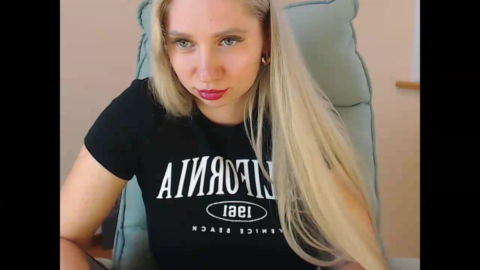 Gallery image thumbnail from Miss_Sylvia's myfreecams stream on, 07/06/2026, 18:51 image 15 of 20