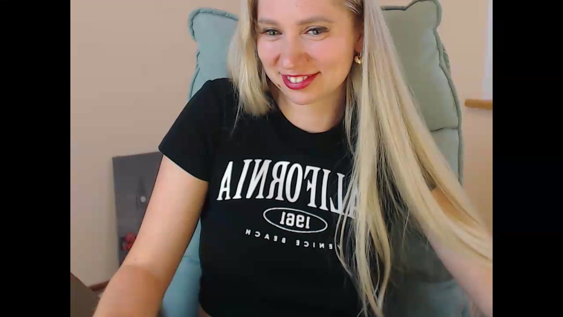 Gallery image thumbnail from Miss_Sylvia's myfreecams stream on, 07/06/2026, 19:18 image 6 of 20