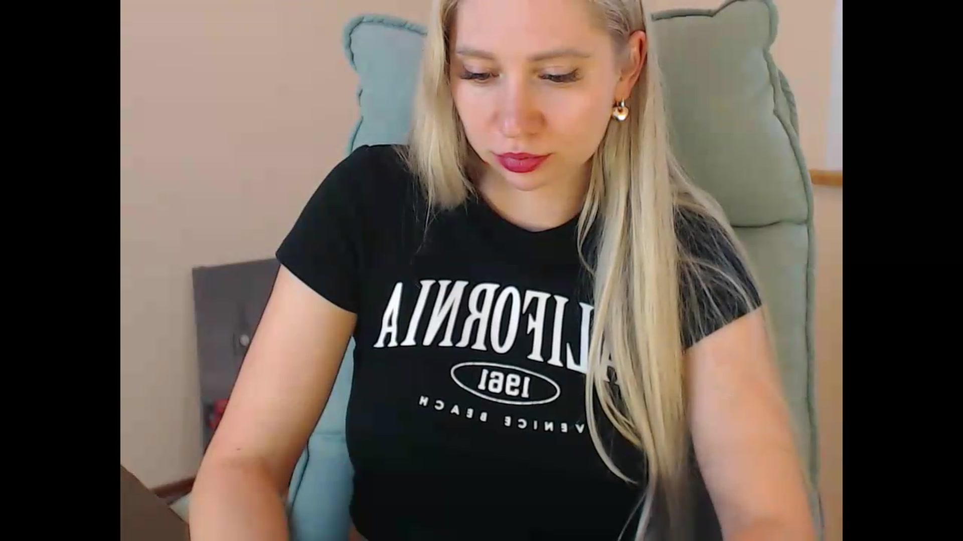 Gallery image thumbnail from Miss_Sylvia's myfreecams stream on, 07/06/2026, 19:18 image 10 of 20