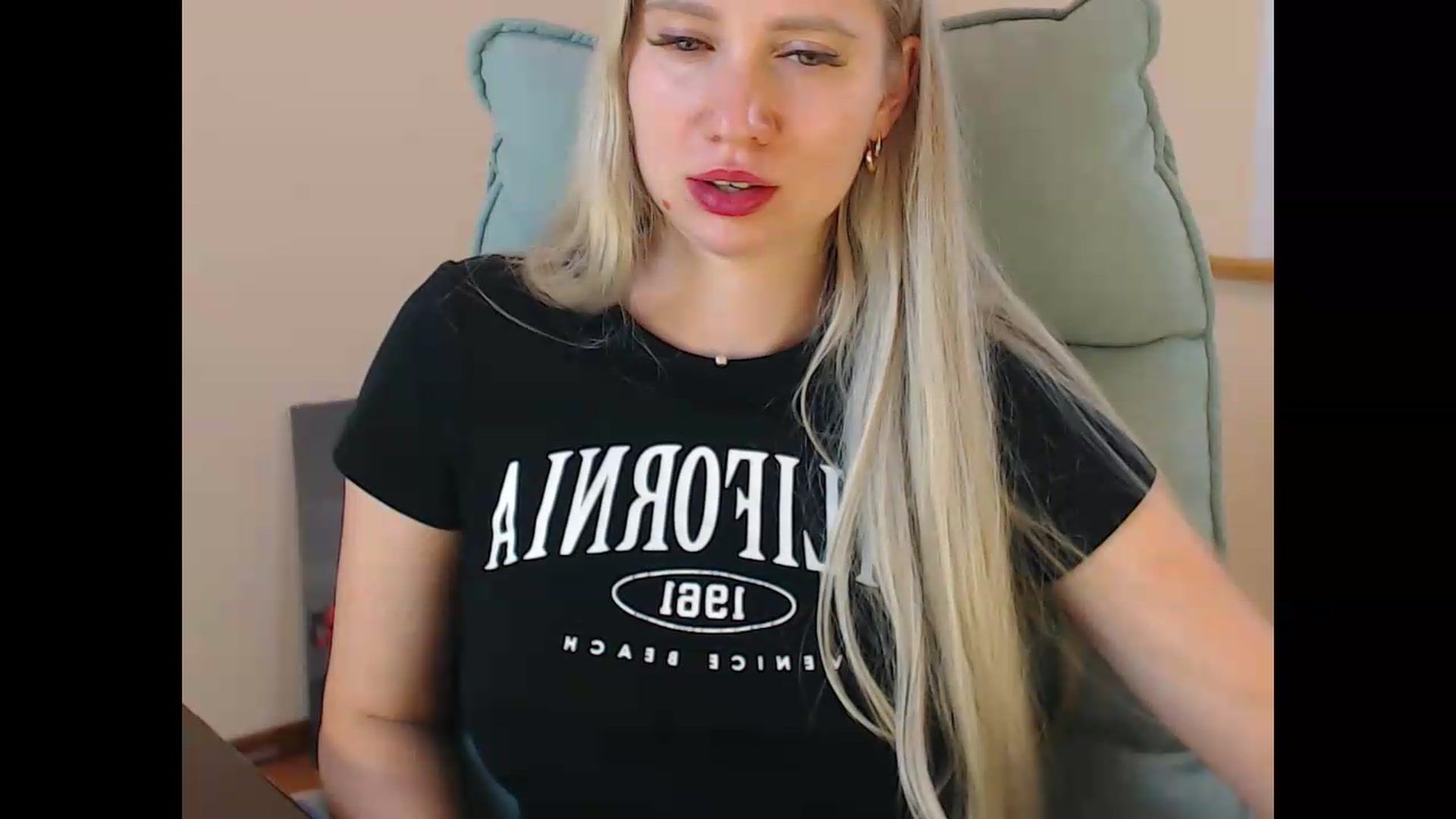 Gallery image thumbnail from Miss_Sylvia's myfreecams stream on, 07/06/2026, 19:18 image 15 of 20