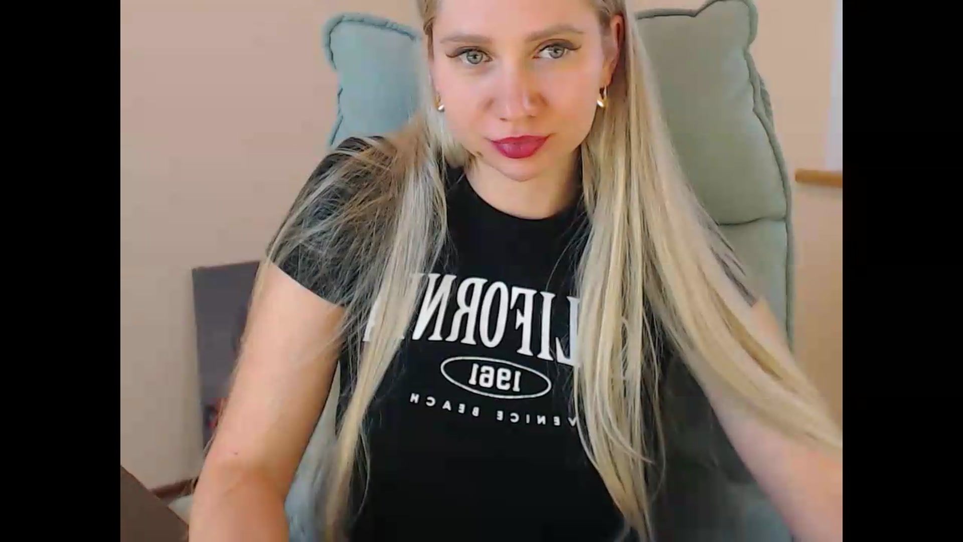 Gallery image thumbnail from Miss_Sylvia's myfreecams stream on, 07/06/2026, 19:18 image 2 of 20