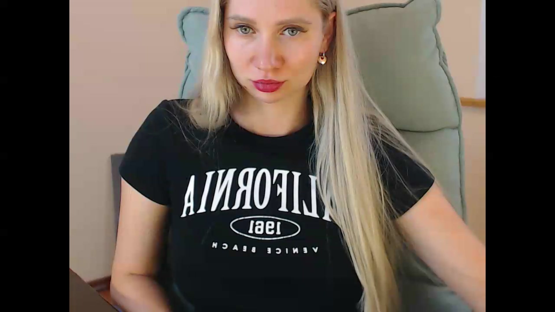 Gallery image thumbnail from Miss_Sylvia's myfreecams stream on, 07/06/2026, 19:18 image 20 of 20