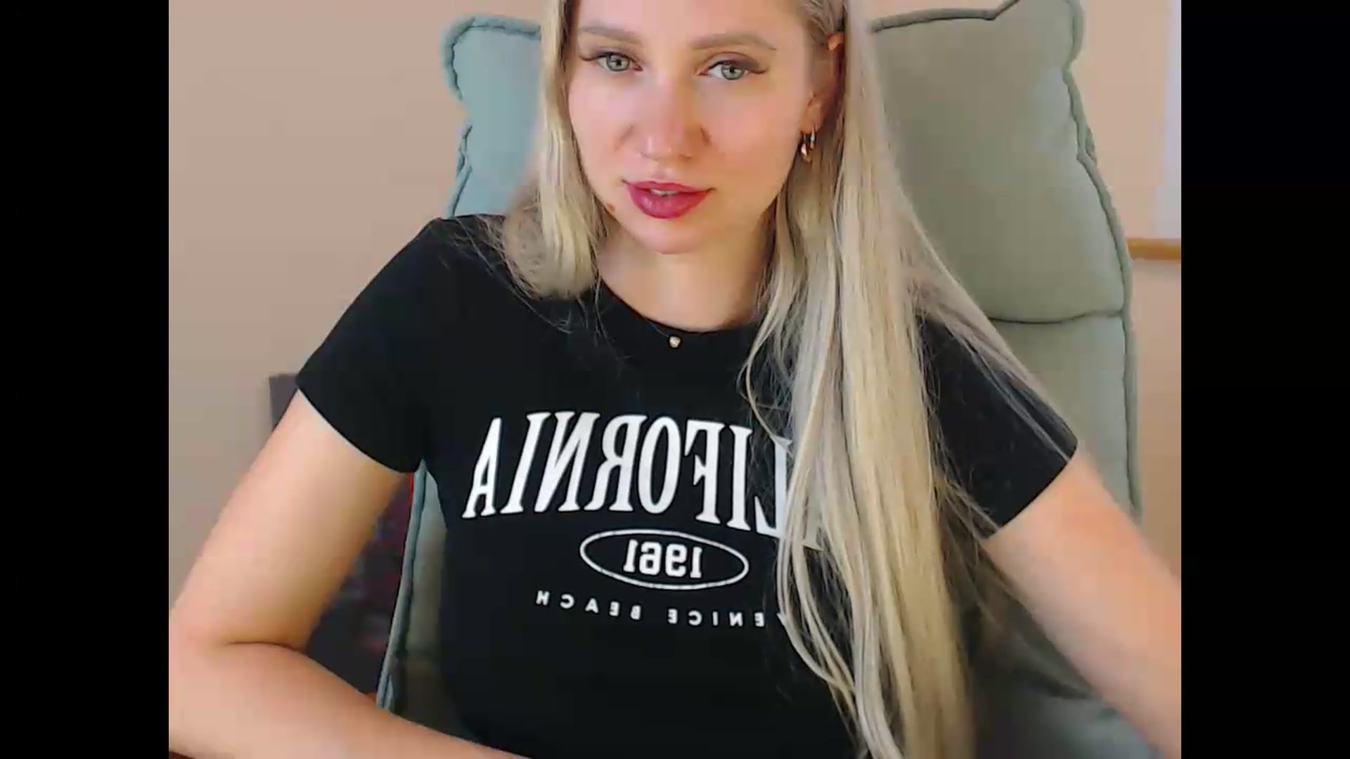 Gallery image thumbnail from Miss_Sylvia's myfreecams stream on, 07/06/2026, 19:18 image 16 of 20