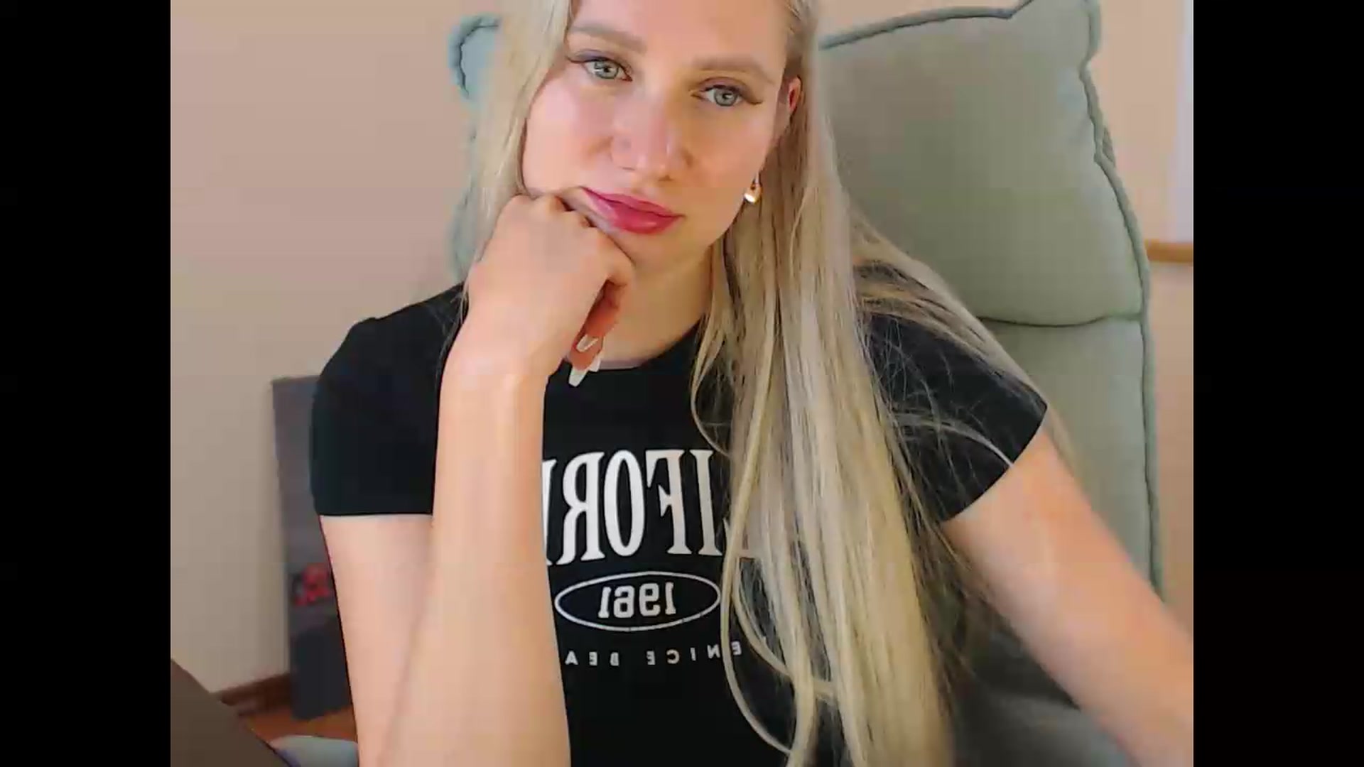 Gallery image thumbnail from Miss_Sylvia's myfreecams stream on, 07/06/2026, 19:18 image 12 of 20