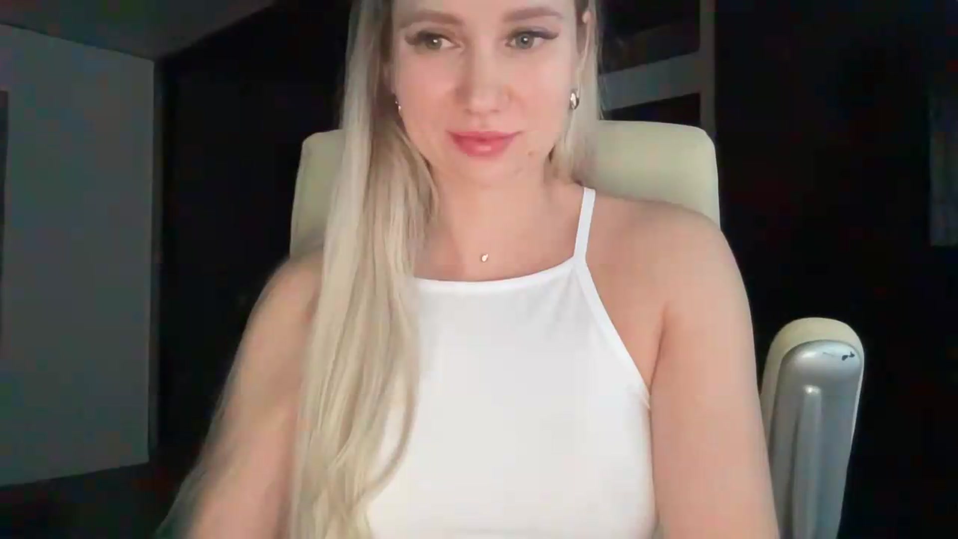 Gallery image thumbnail from Miss_Sylvia's myfreecams stream on, 07/08/2026, 18:19 image 17 of 20