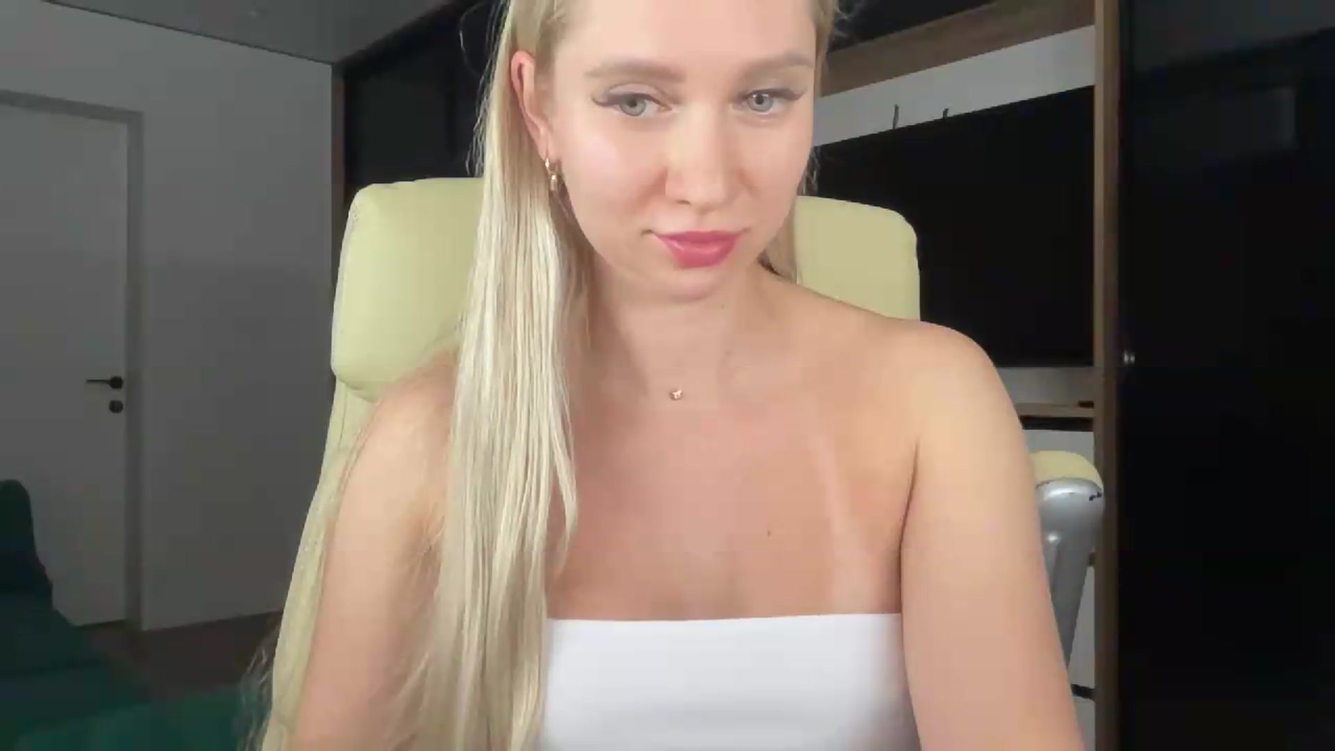 Gallery image thumbnail from Miss_Sylvia's myfreecams stream on, 07/11/2026, 19:06 image 6 of 20