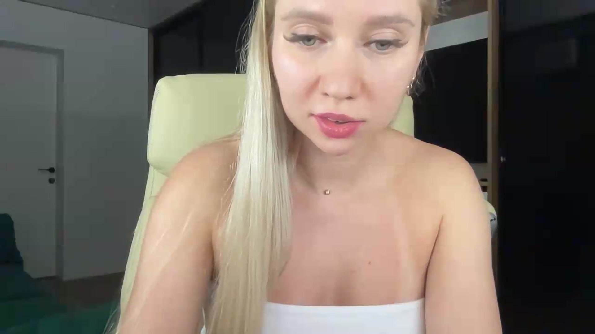 Gallery image thumbnail from Miss_Sylvia's myfreecams stream on, 07/11/2026, 19:06 image 7 of 20