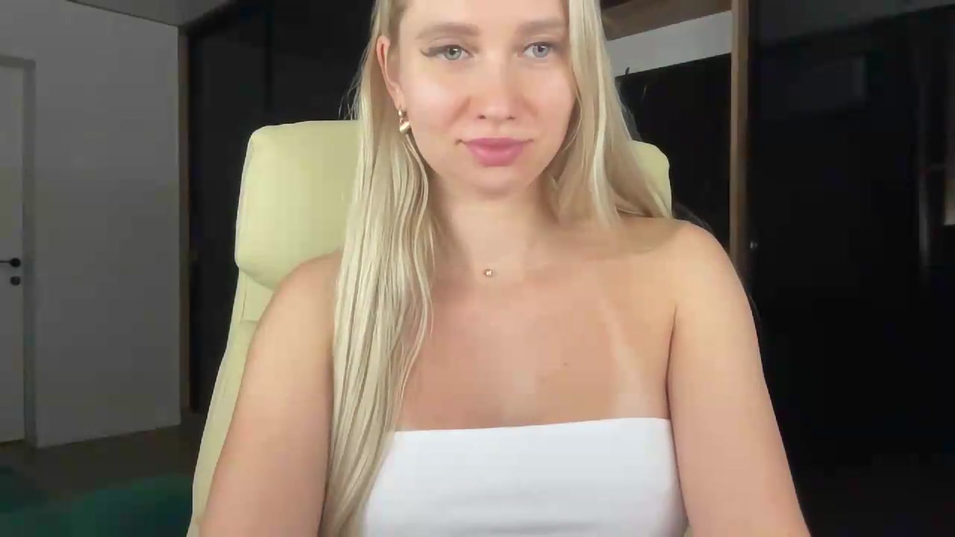 Gallery image thumbnail from Miss_Sylvia's myfreecams stream on, 07/11/2026, 21:26 image 8 of 20