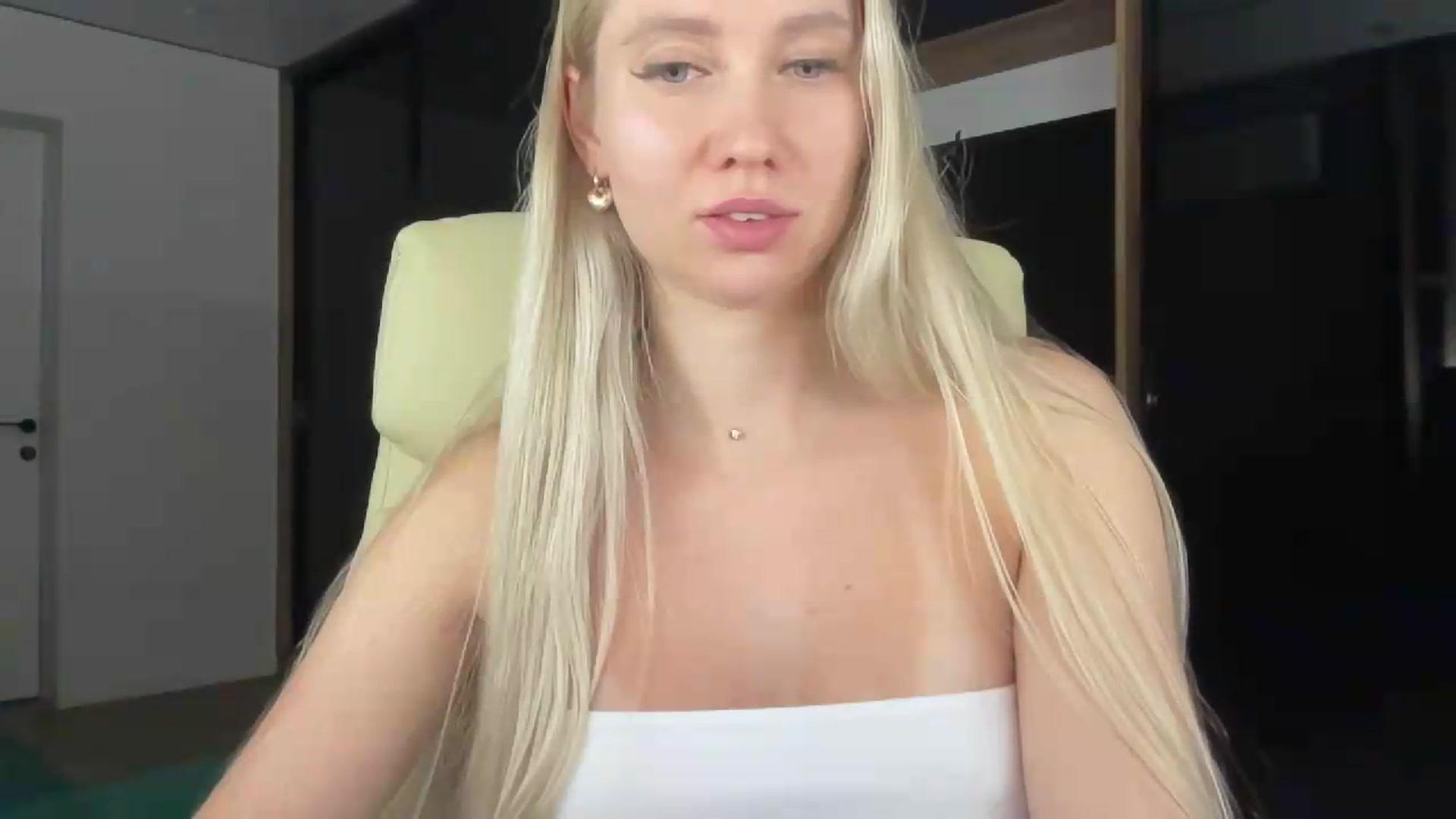 Gallery image thumbnail from Miss_Sylvia's myfreecams stream on, 07/11/2026, 21:26 image 18 of 20
