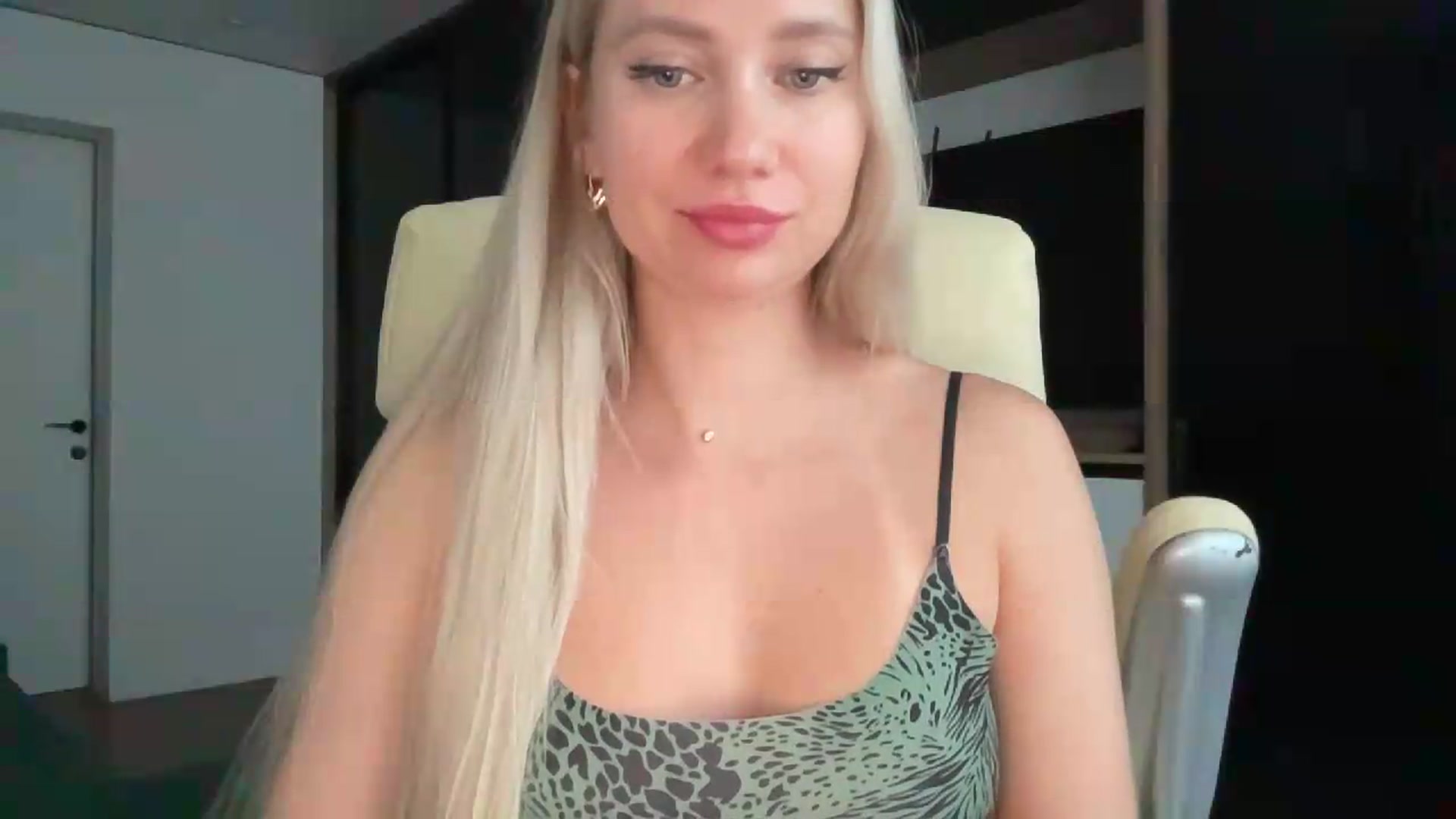 Gallery image thumbnail from Miss_Sylvia's myfreecams stream on, 08/19/2026, 17:15 image 10 of 20