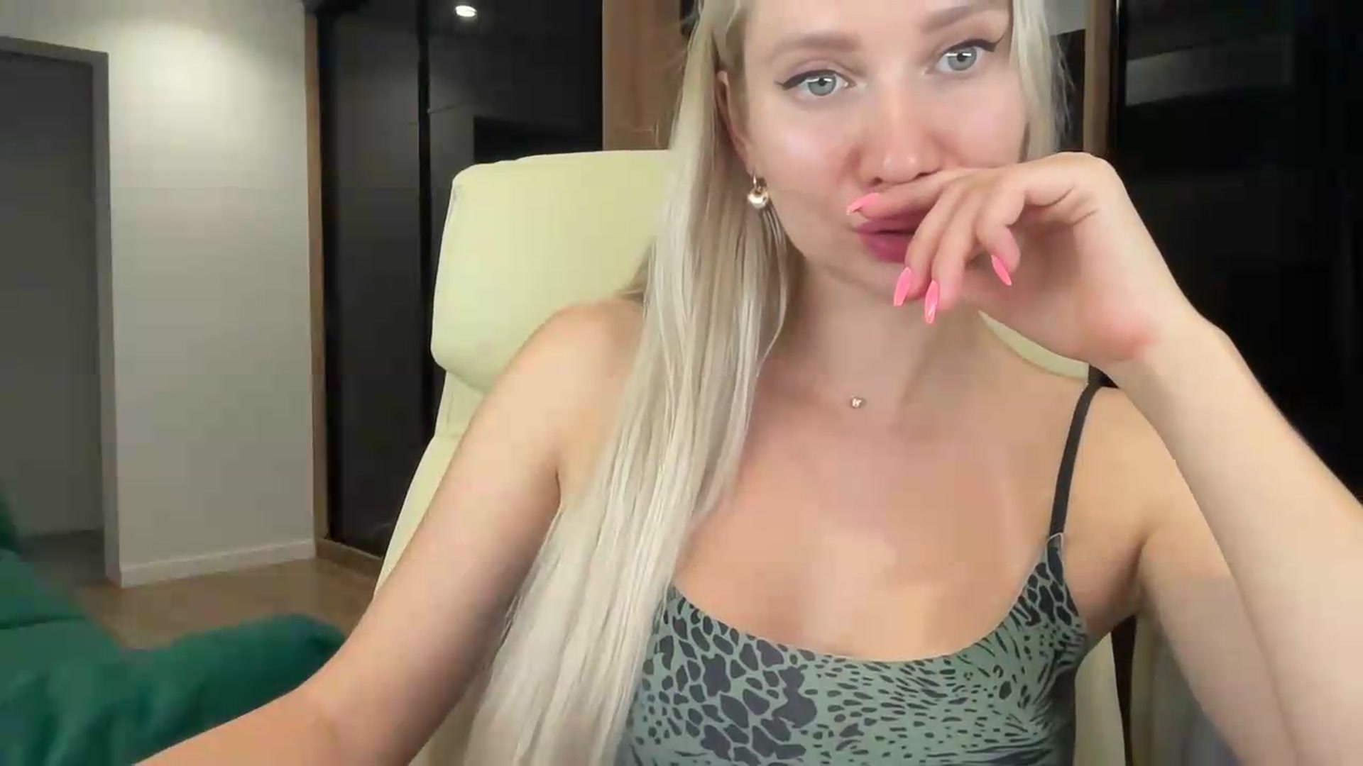 Gallery image thumbnail from Miss_Sylvia's myfreecams stream on, 08/19/2026, 23:32 image 13 of 20