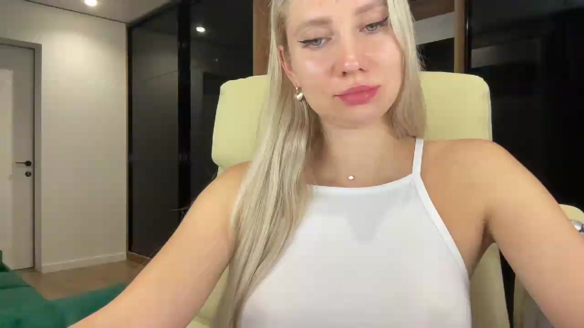 Gallery image thumbnail from Miss_Sylvia's myfreecams stream on, 08/21/2026, 01:03 image 16 of 20