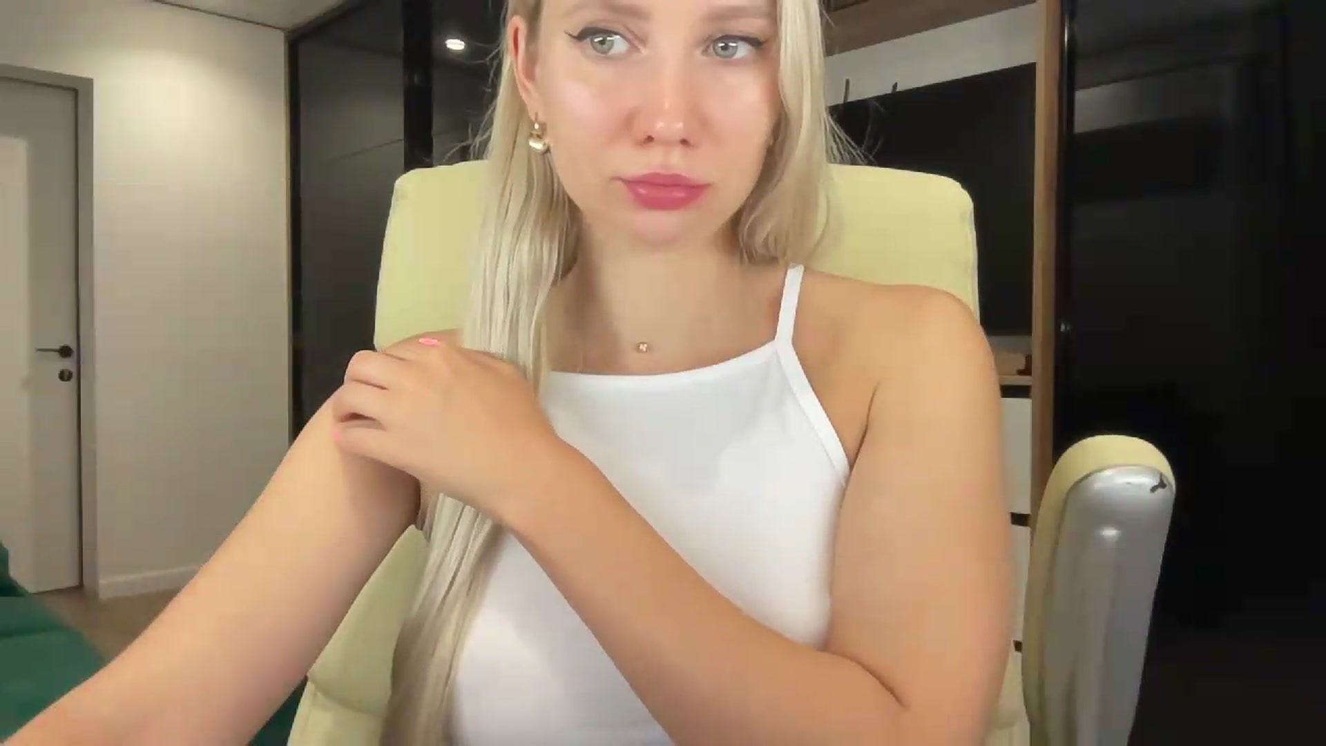 Gallery image thumbnail from Miss_Sylvia's myfreecams stream on, 08/21/2026, 01:03 image 3 of 20