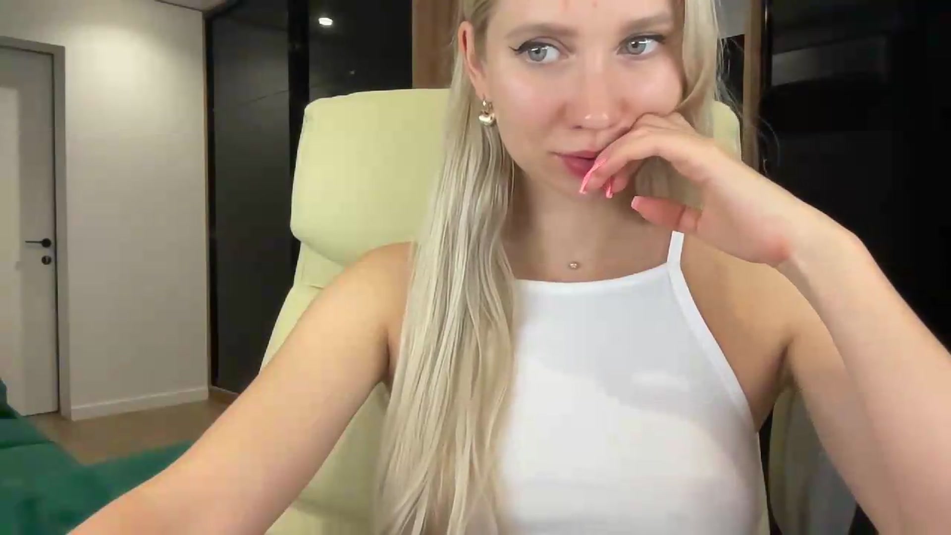 Gallery image thumbnail from Miss_Sylvia's myfreecams stream on, 08/21/2026, 01:03 image 5 of 20