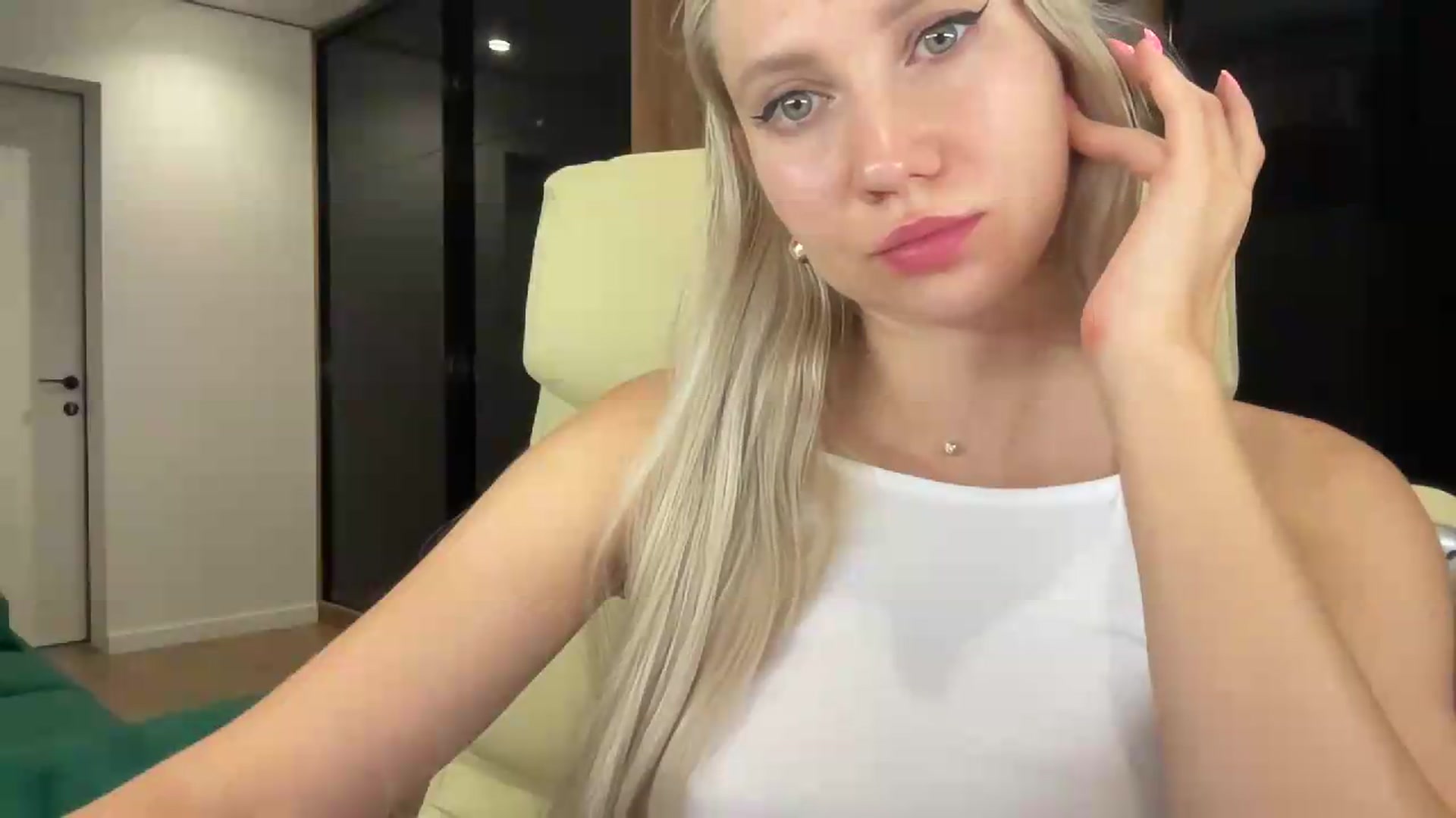 Gallery image thumbnail from Miss_Sylvia's myfreecams stream on, 08/21/2026, 01:03 image 18 of 20