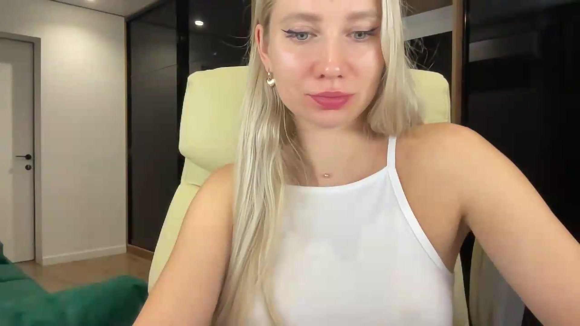 Gallery image thumbnail from Miss_Sylvia's myfreecams stream on, 08/21/2026, 01:03 image 9 of 20