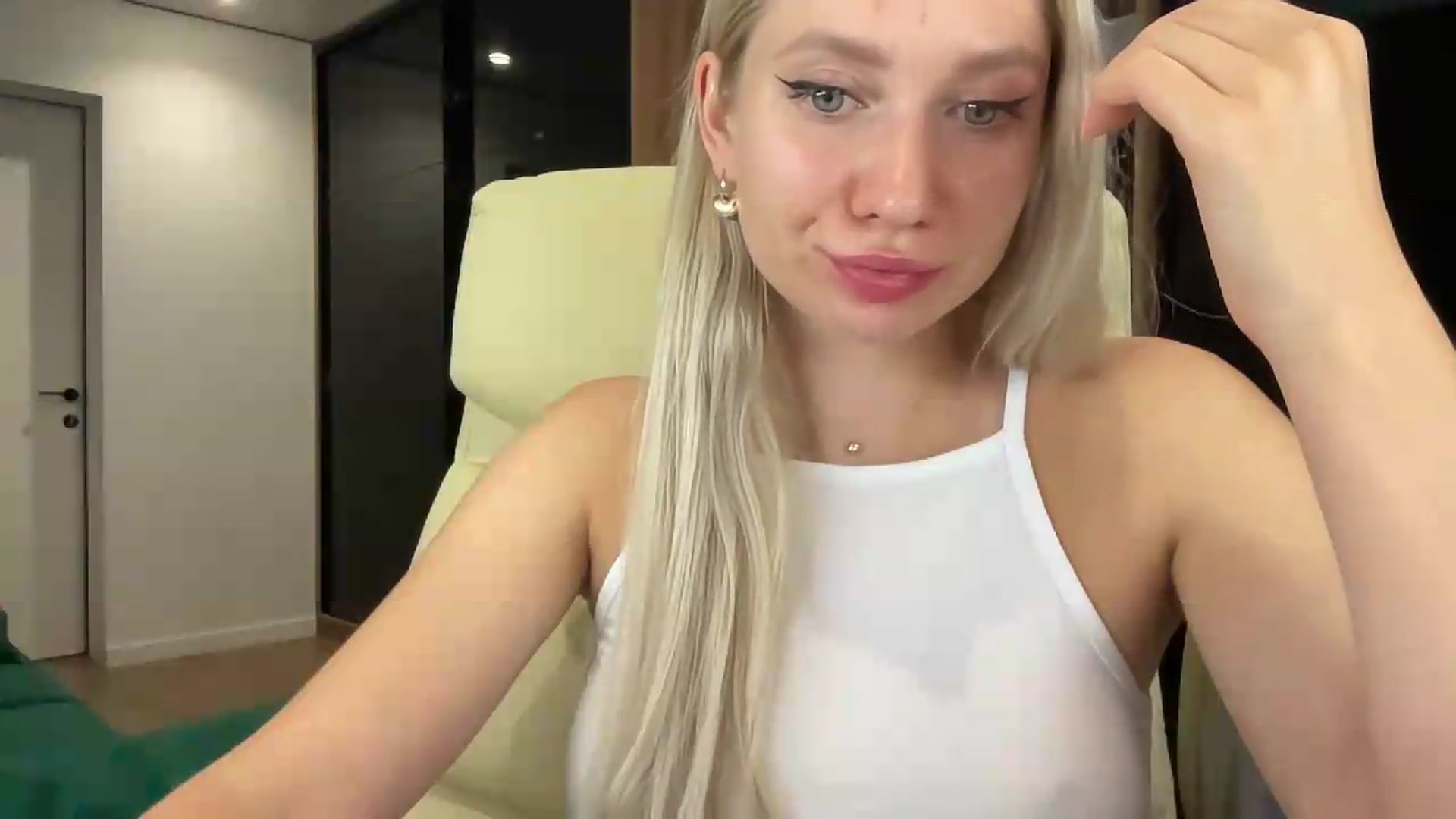 Gallery image thumbnail from Miss_Sylvia's myfreecams stream on, 08/21/2026, 01:03 image 7 of 20