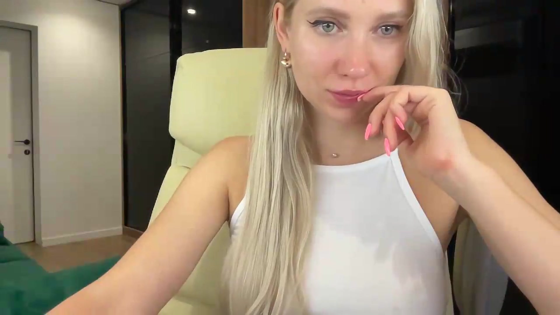 Gallery image thumbnail from Miss_Sylvia's myfreecams stream on, 08/21/2026, 01:03 image 6 of 20