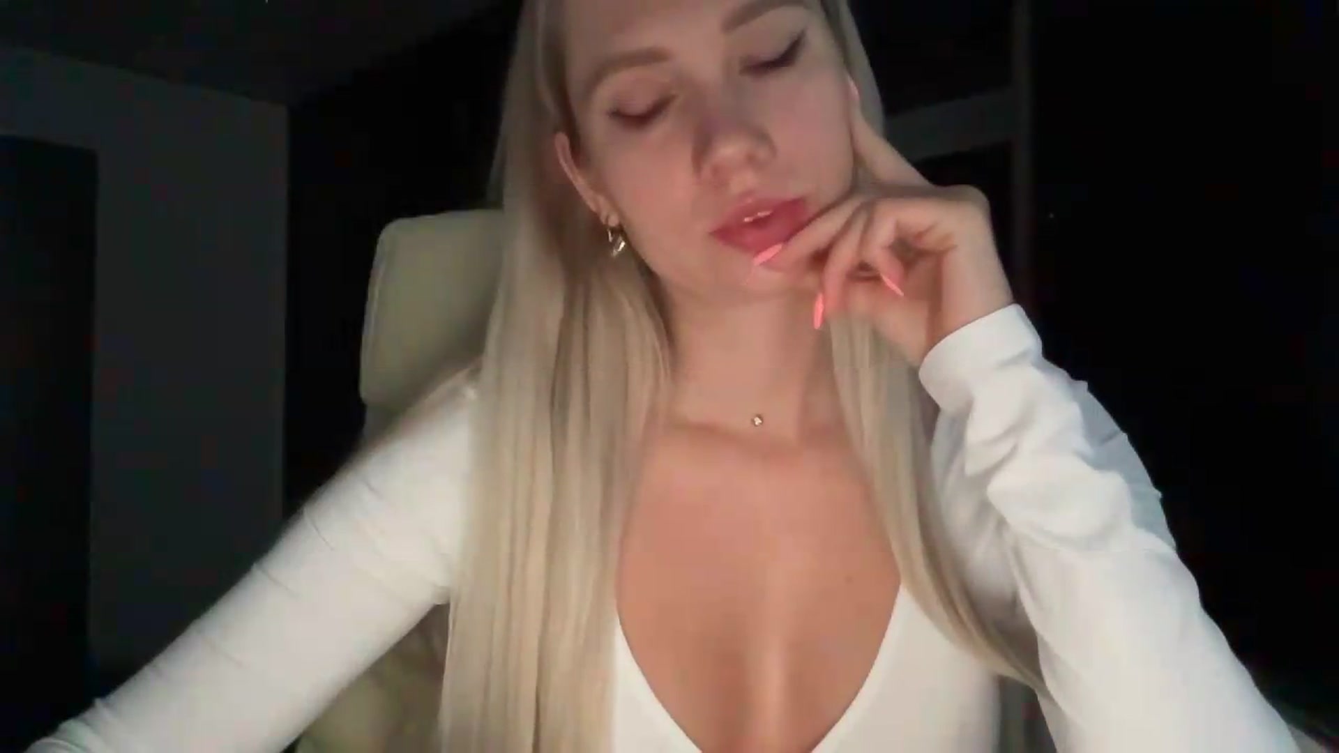 Gallery image thumbnail from Miss_Sylvia's myfreecams stream on, 08/21/2026, 17:24 image 16 of 20