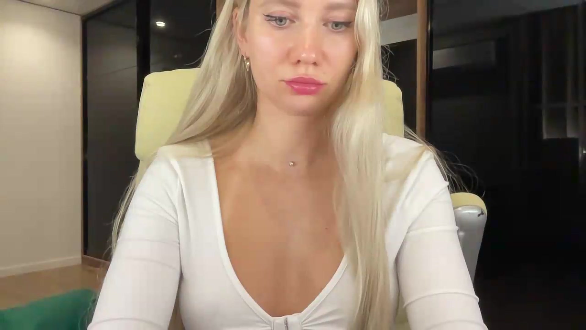 Gallery image thumbnail from Miss_Sylvia's myfreecams stream on, 08/21/2026, 21:04 image 9 of 20