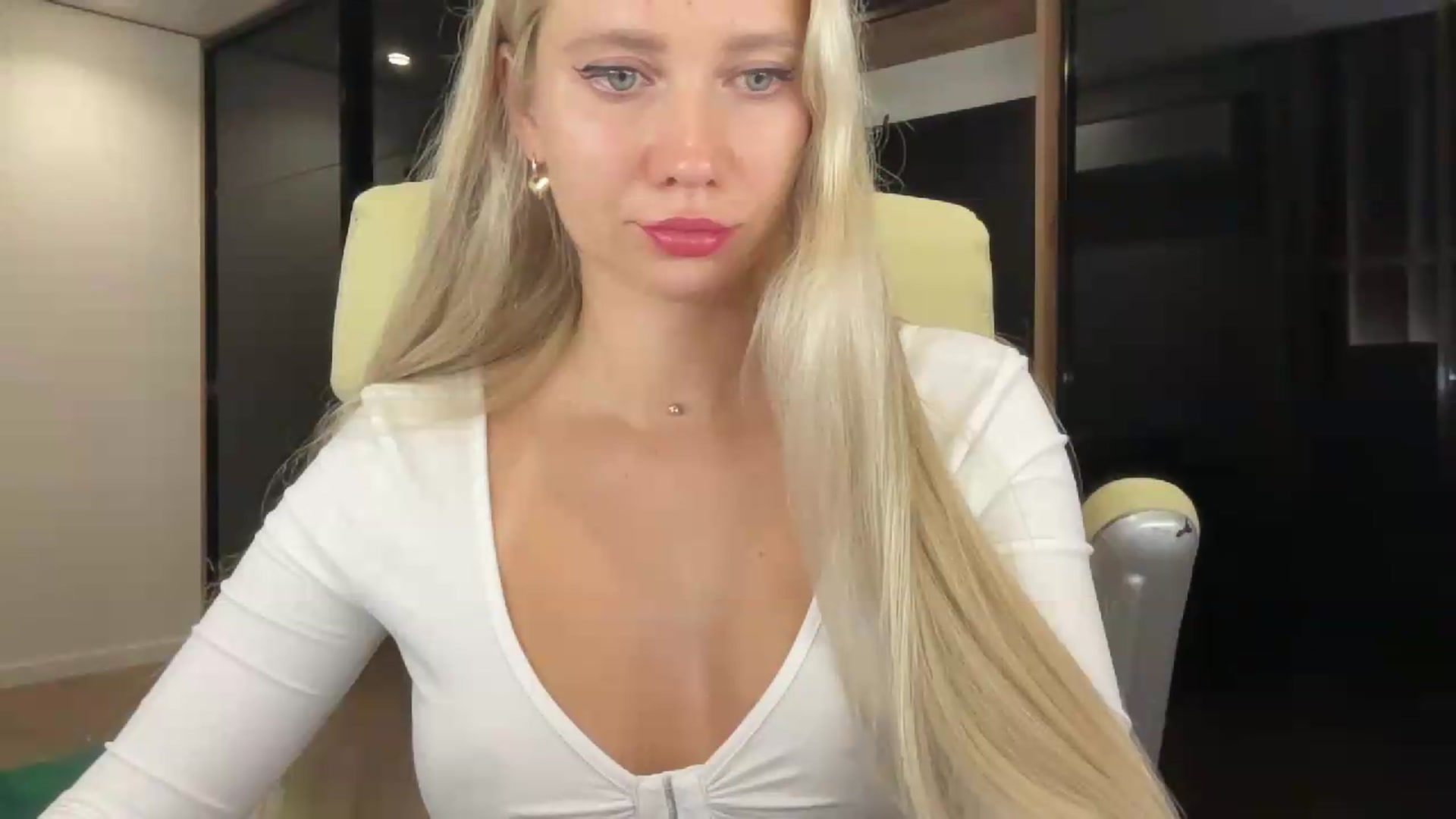 Gallery image thumbnail from Miss_Sylvia's myfreecams stream on, 08/21/2026, 21:04 image 19 of 20