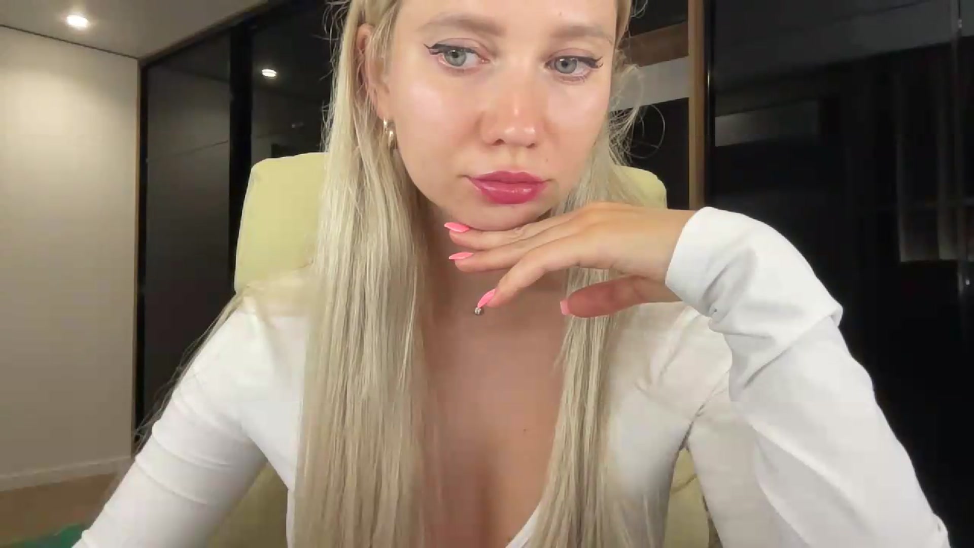 Gallery image thumbnail from Miss_Sylvia's myfreecams stream on, 08/21/2026, 21:04 image 3 of 20