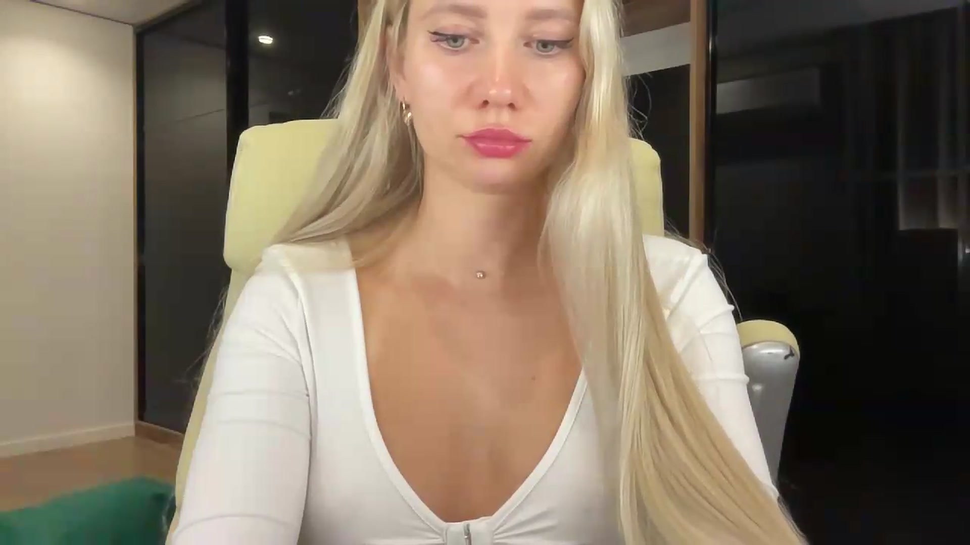 Gallery image thumbnail from Miss_Sylvia's myfreecams stream on, 08/21/2026, 21:04 image 18 of 20