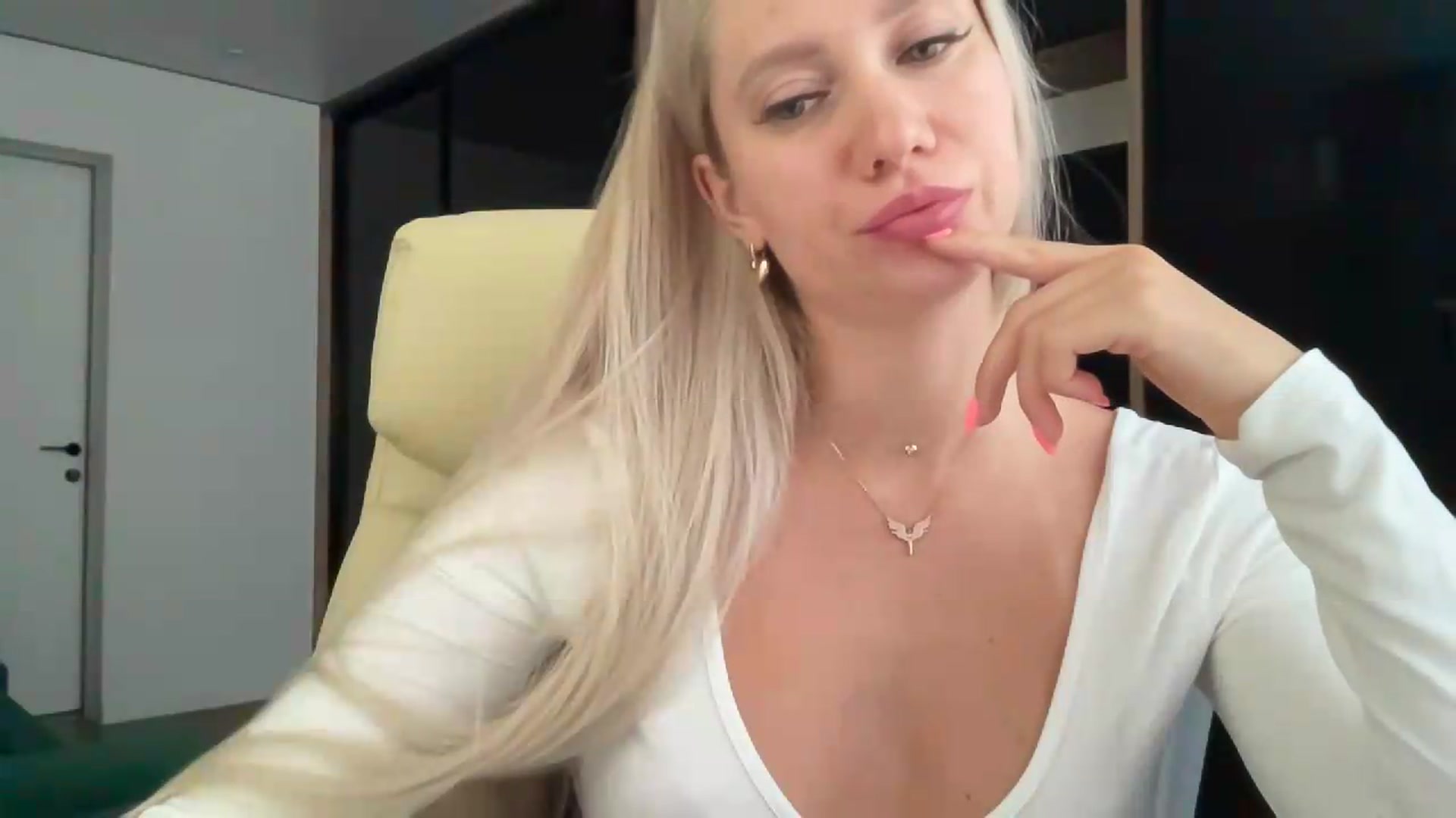Gallery image thumbnail from Miss_Sylvia's myfreecams stream on, 08/25/2026, 17:02 image 3 of 20