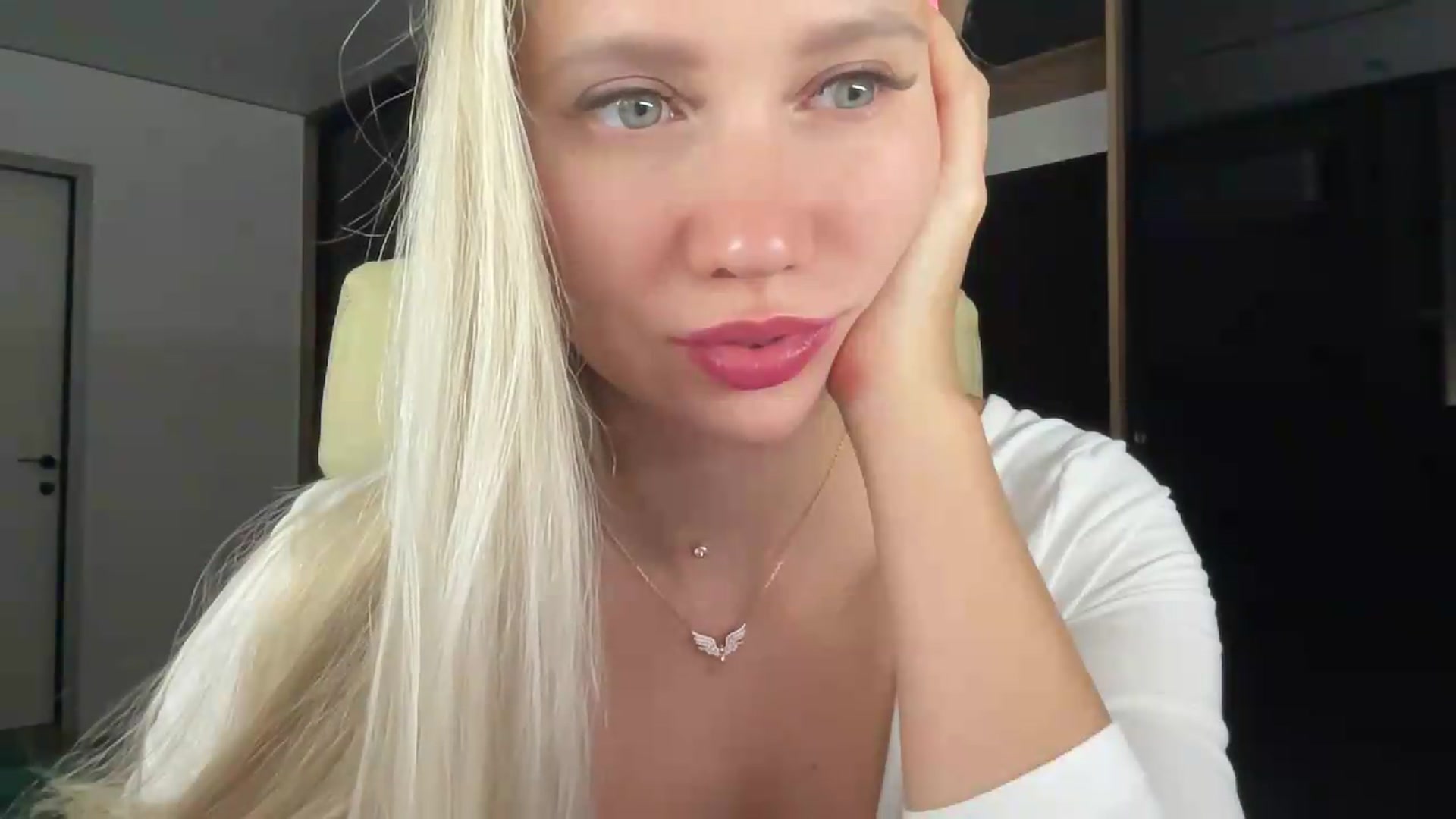 Gallery image thumbnail from Miss_Sylvia's myfreecams stream on, 08/25/2026, 19:23 image 18 of 20
