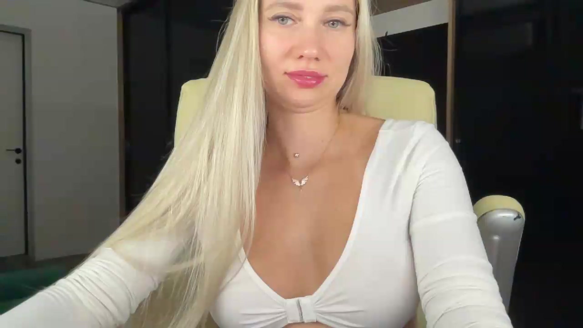Gallery image thumbnail from Miss_Sylvia's myfreecams stream on, 08/25/2026, 19:23 image 9 of 20