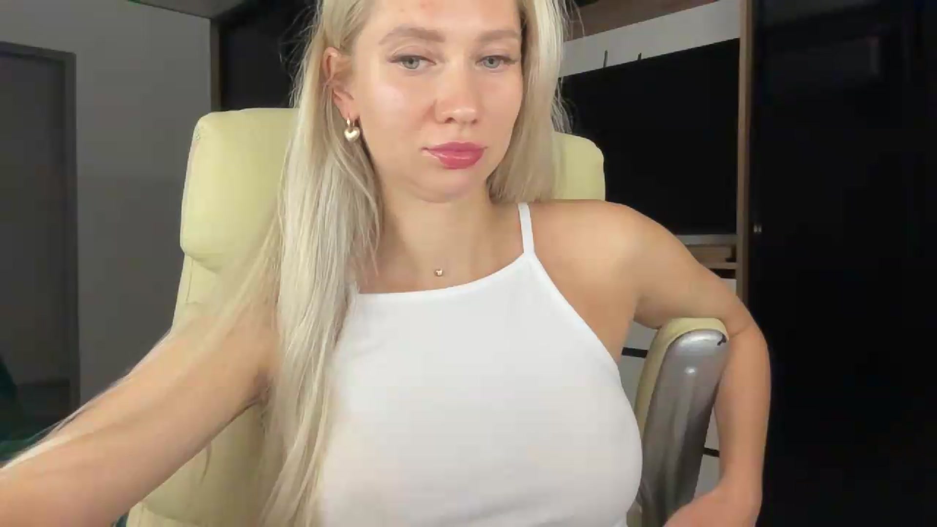 Gallery image thumbnail from Miss_Sylvia's myfreecams stream on, 08/26/2026, 18:09 image 3 of 20