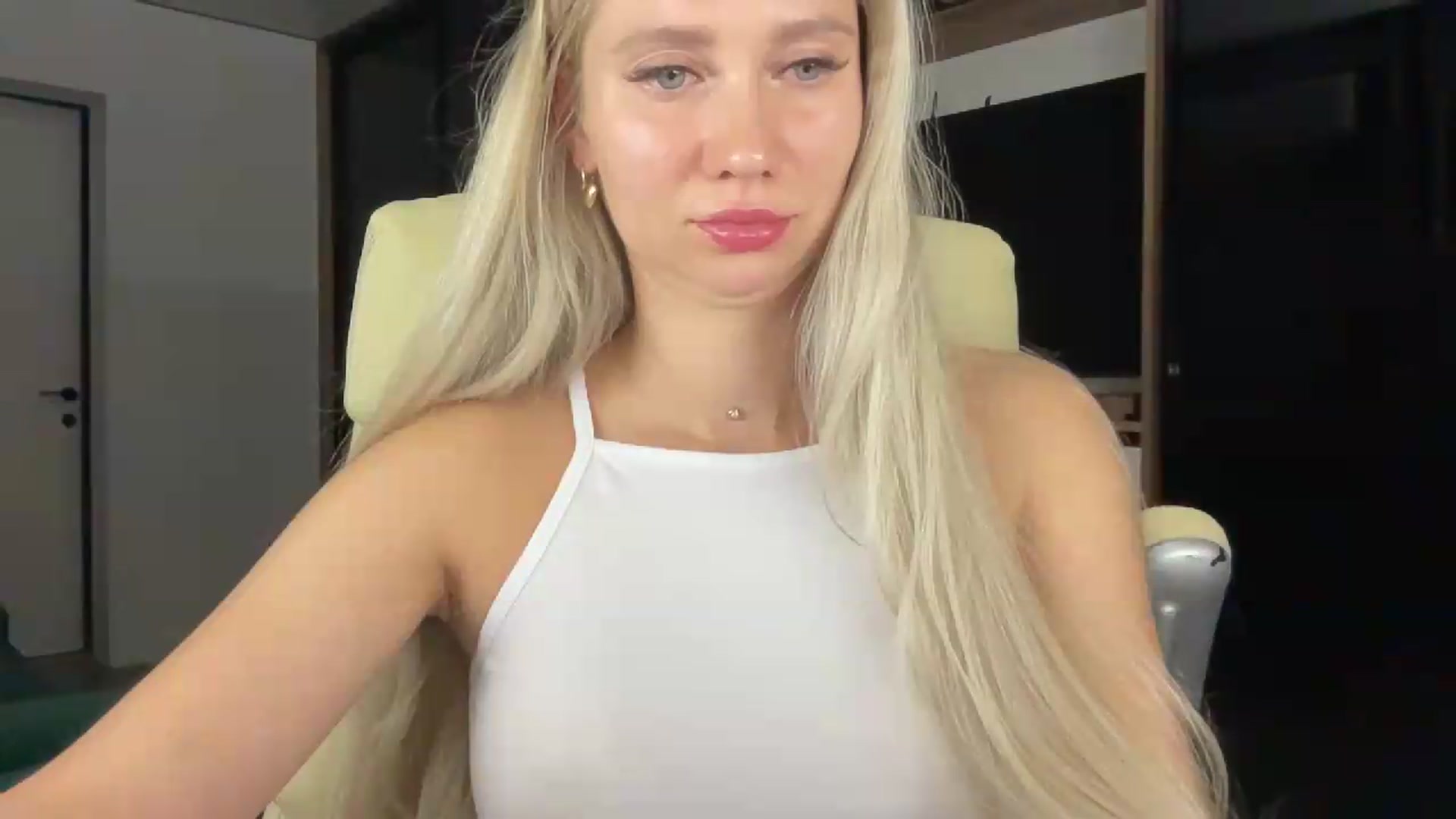 Gallery image thumbnail from Miss_Sylvia's myfreecams stream on, 08/26/2026, 18:09 image 5 of 20