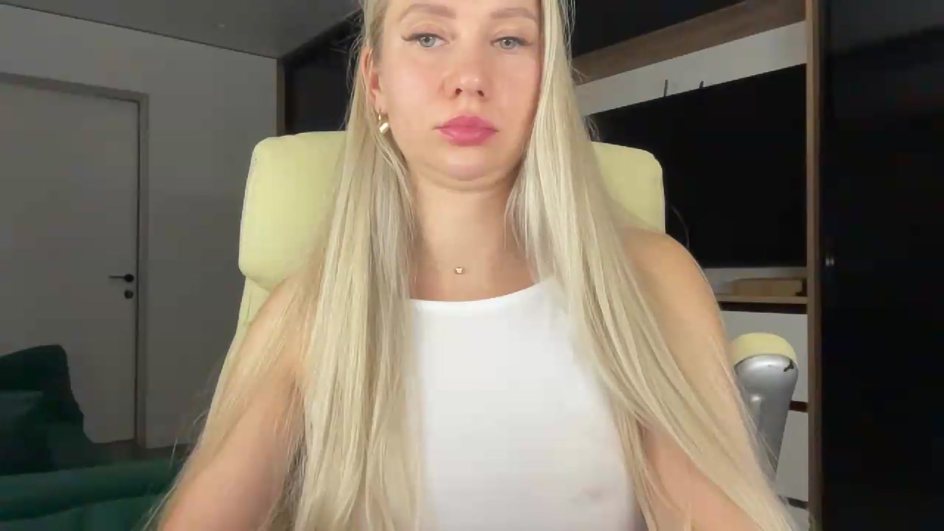 Gallery image thumbnail from Miss_Sylvia's myfreecams stream on, 08/26/2026, 22:41 image 5 of 20