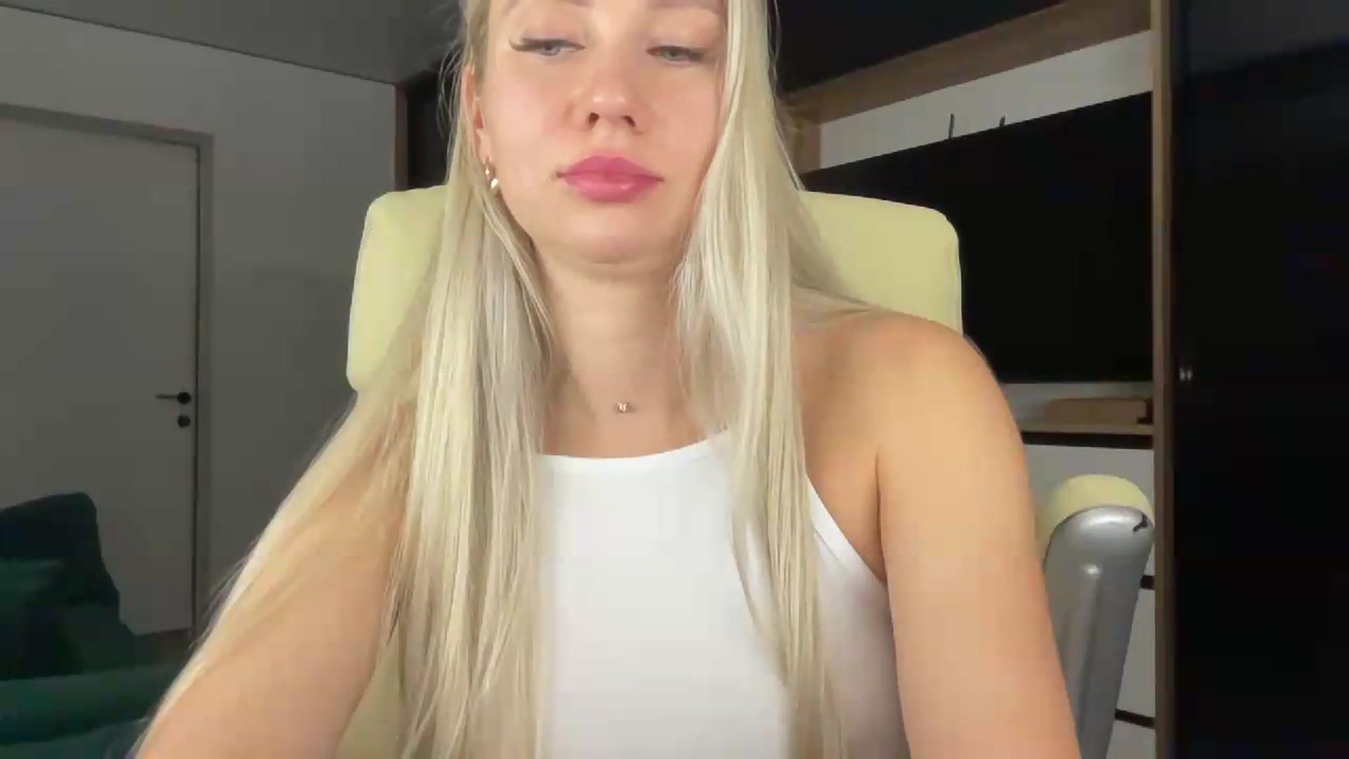 Gallery image thumbnail from Miss_Sylvia's myfreecams stream on, 08/26/2026, 22:41 image 3 of 20