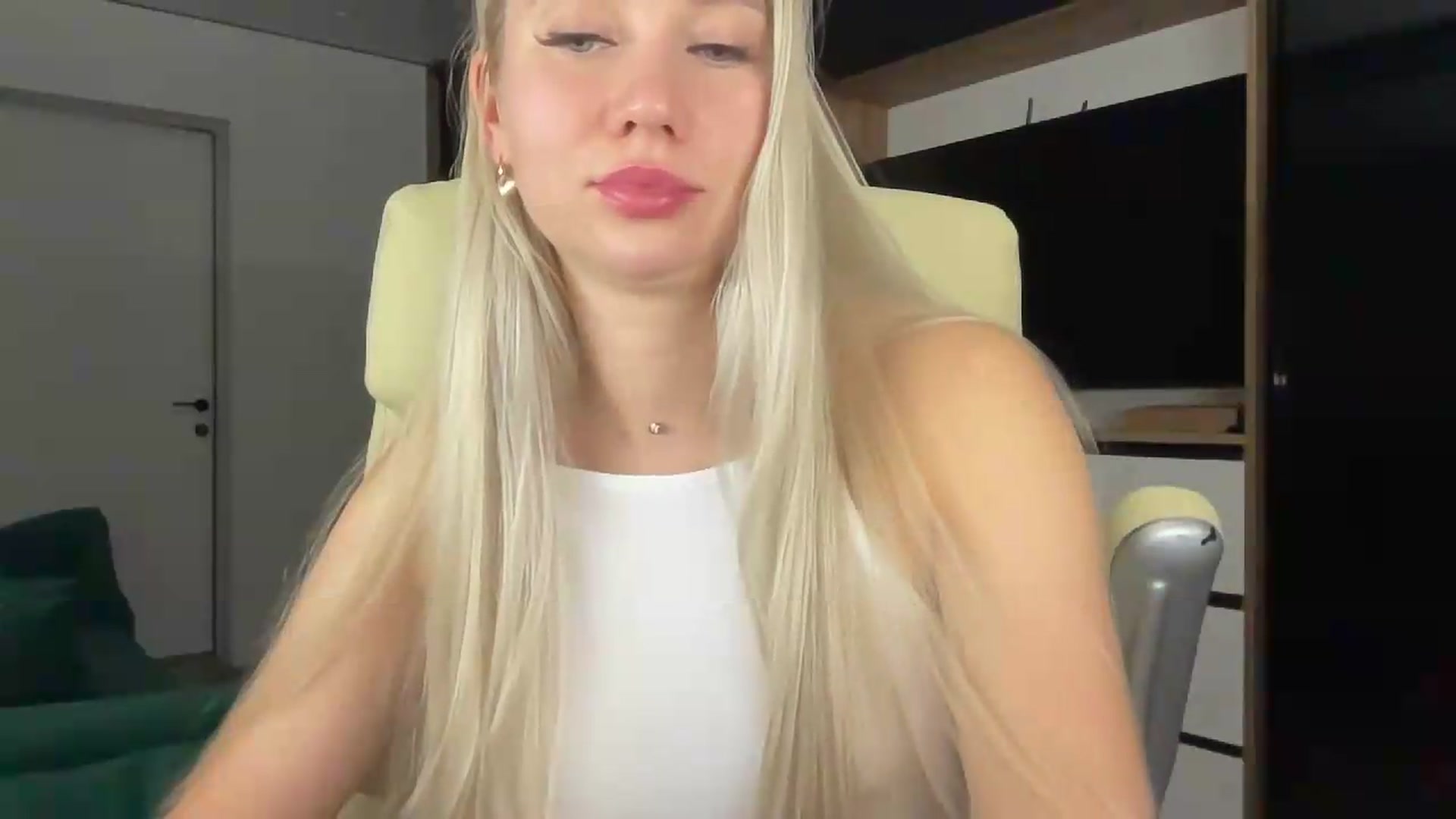 Gallery image thumbnail from Miss_Sylvia's myfreecams stream on, 08/26/2026, 22:41 image 6 of 20