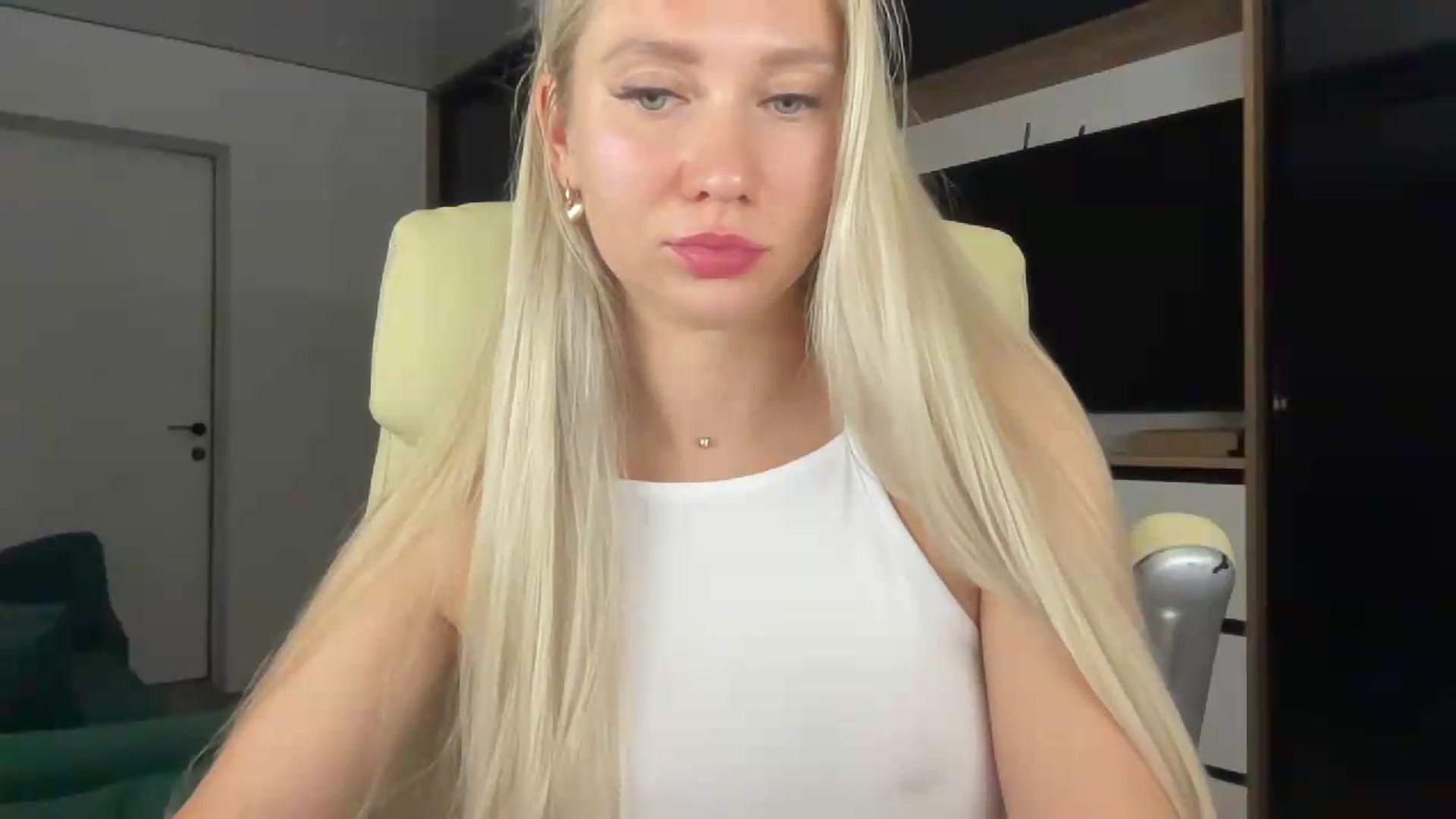 Gallery image thumbnail from Miss_Sylvia's myfreecams stream on, 08/26/2026, 22:41 image 4 of 20