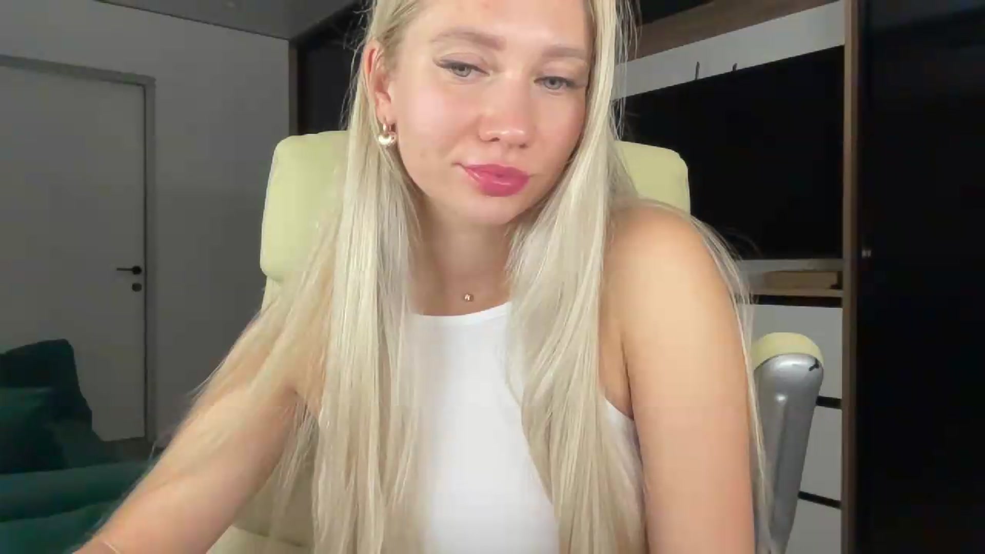 Gallery image thumbnail from Miss_Sylvia's myfreecams stream on, 08/26/2026, 22:41 image 8 of 20