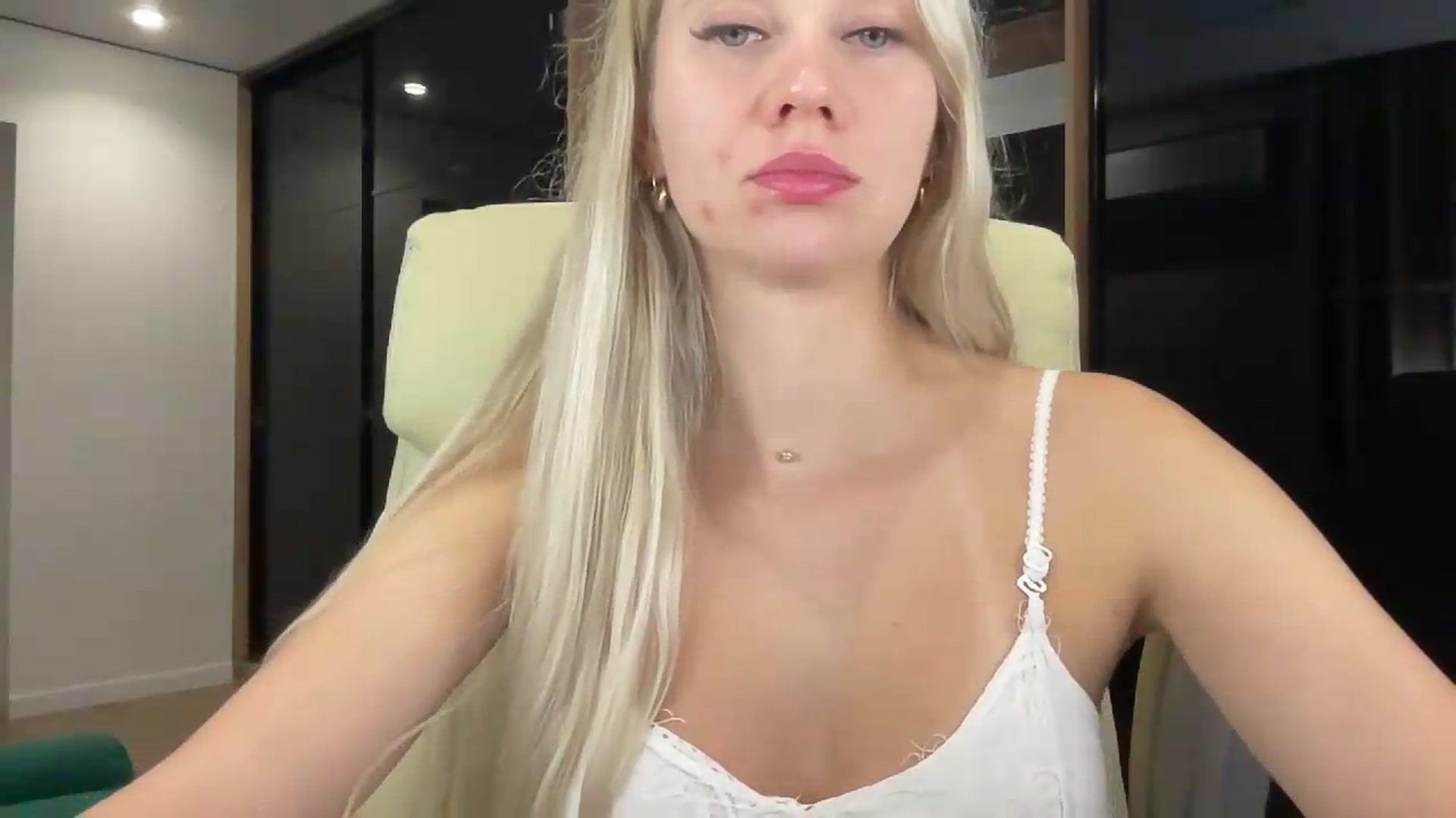 Gallery image thumbnail from Miss_Sylvia's myfreecams stream on, 08/28/2026, 19:06 image 5 of 20