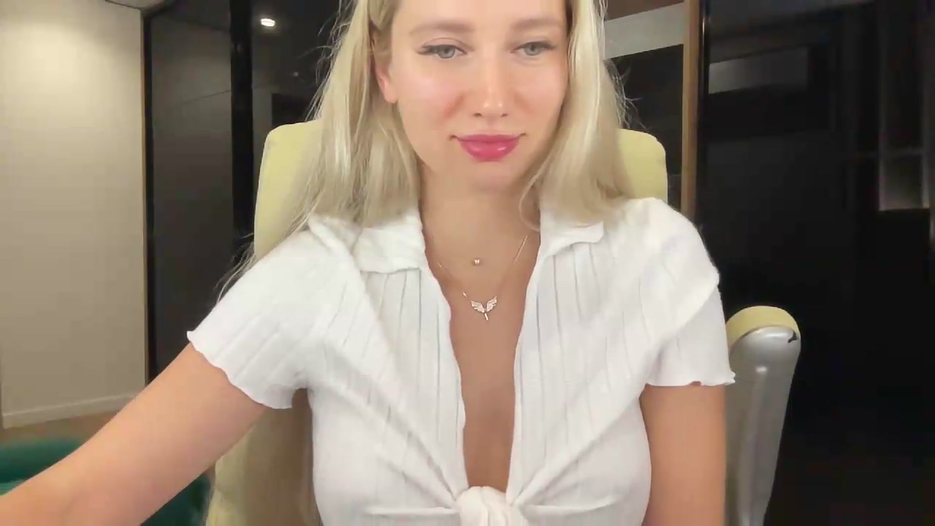 Gallery image thumbnail from Miss_Sylvia's myfreecams stream on, 09/01/2026, 16:36 image 18 of 20