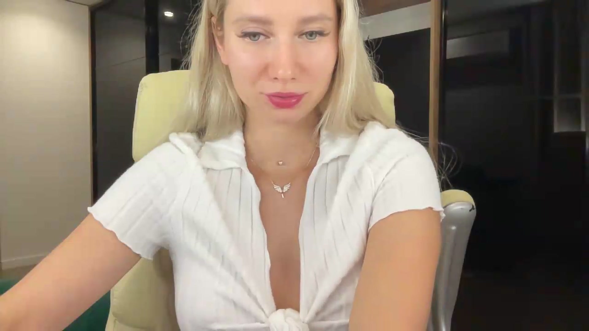 Gallery image thumbnail from Miss_Sylvia's myfreecams stream on, 09/01/2026, 16:36 image 12 of 20