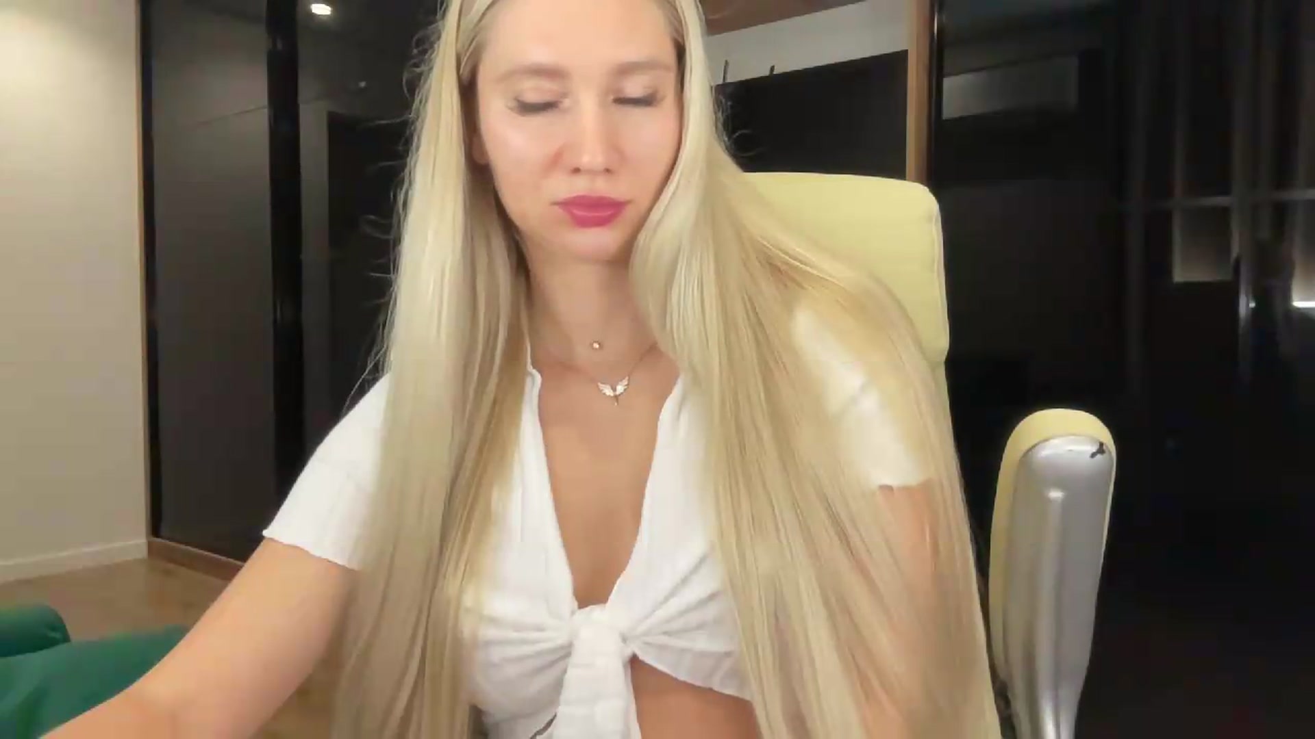 Gallery image thumbnail from Miss_Sylvia's myfreecams stream on, 09/01/2026, 19:04 image 8 of 20